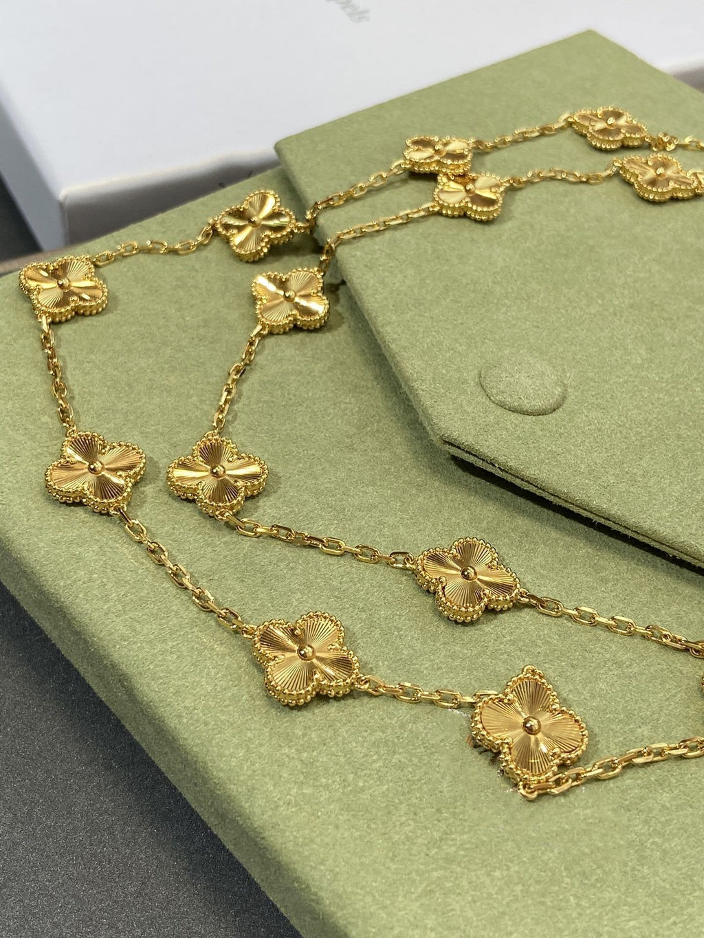 Van Cleef & Arpels CLOVER 20 MOTIF GOLD 86CM NECKLACE