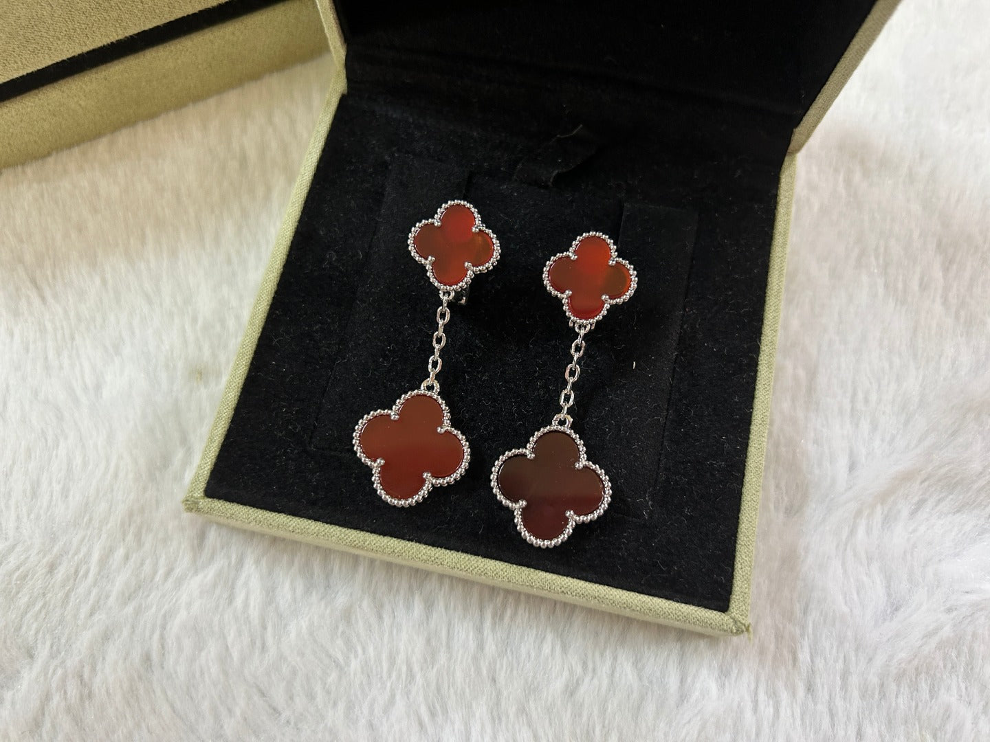 Van Cleef & Arpels CLOVER 2 MOTIF CARNELIAN EARRINGS