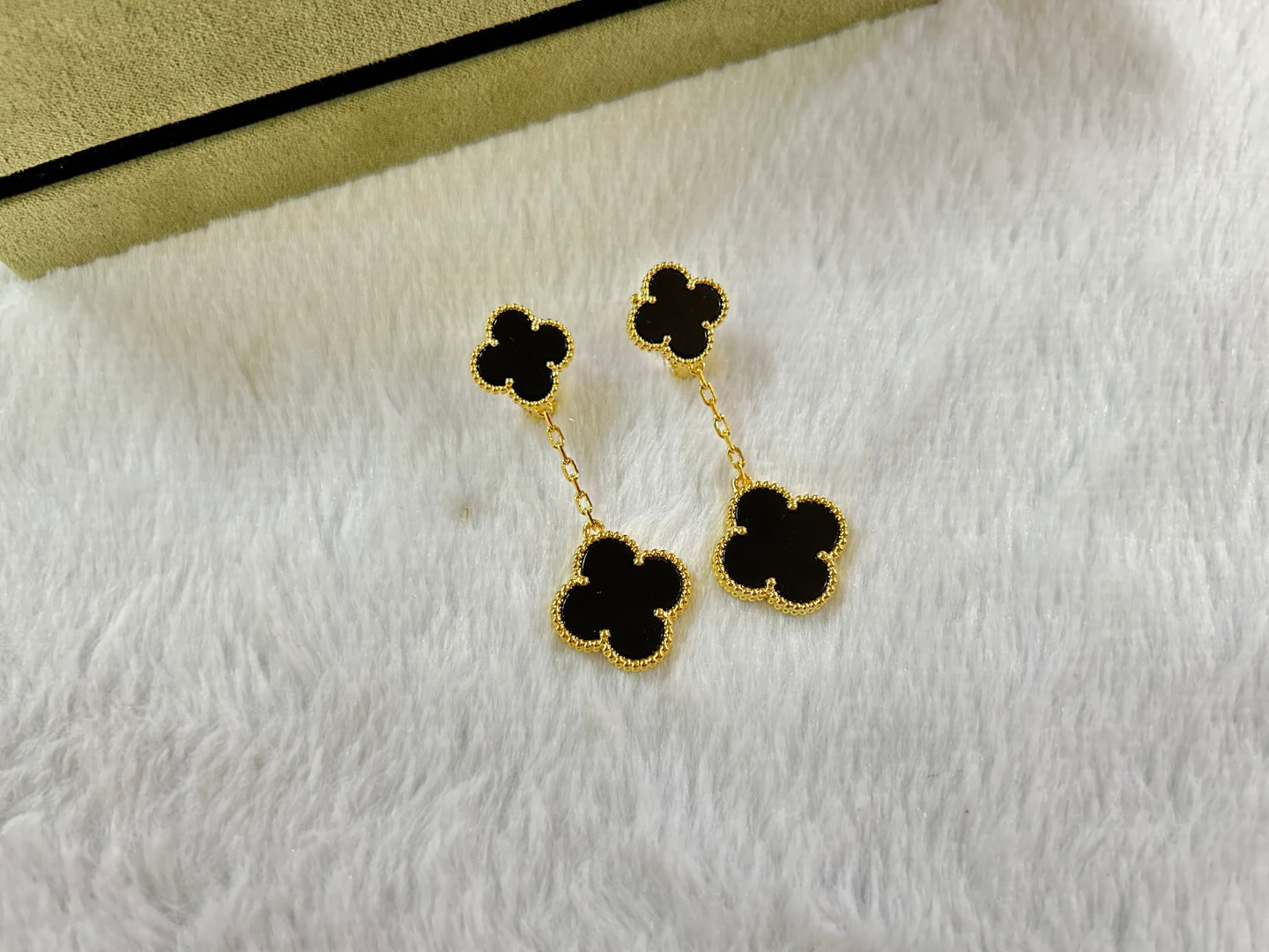 Van Cleef & Arpels CLOVER 2 MOTIF ONYX EARRINGS