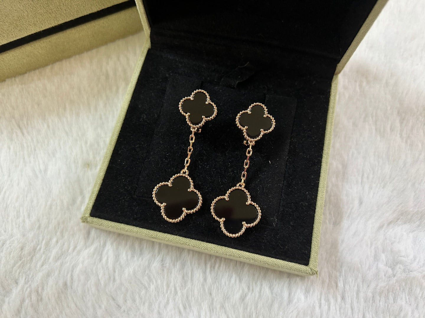 Van Cleef & Arpels CLOVER 2 MOTIF ONYX EARRINGS