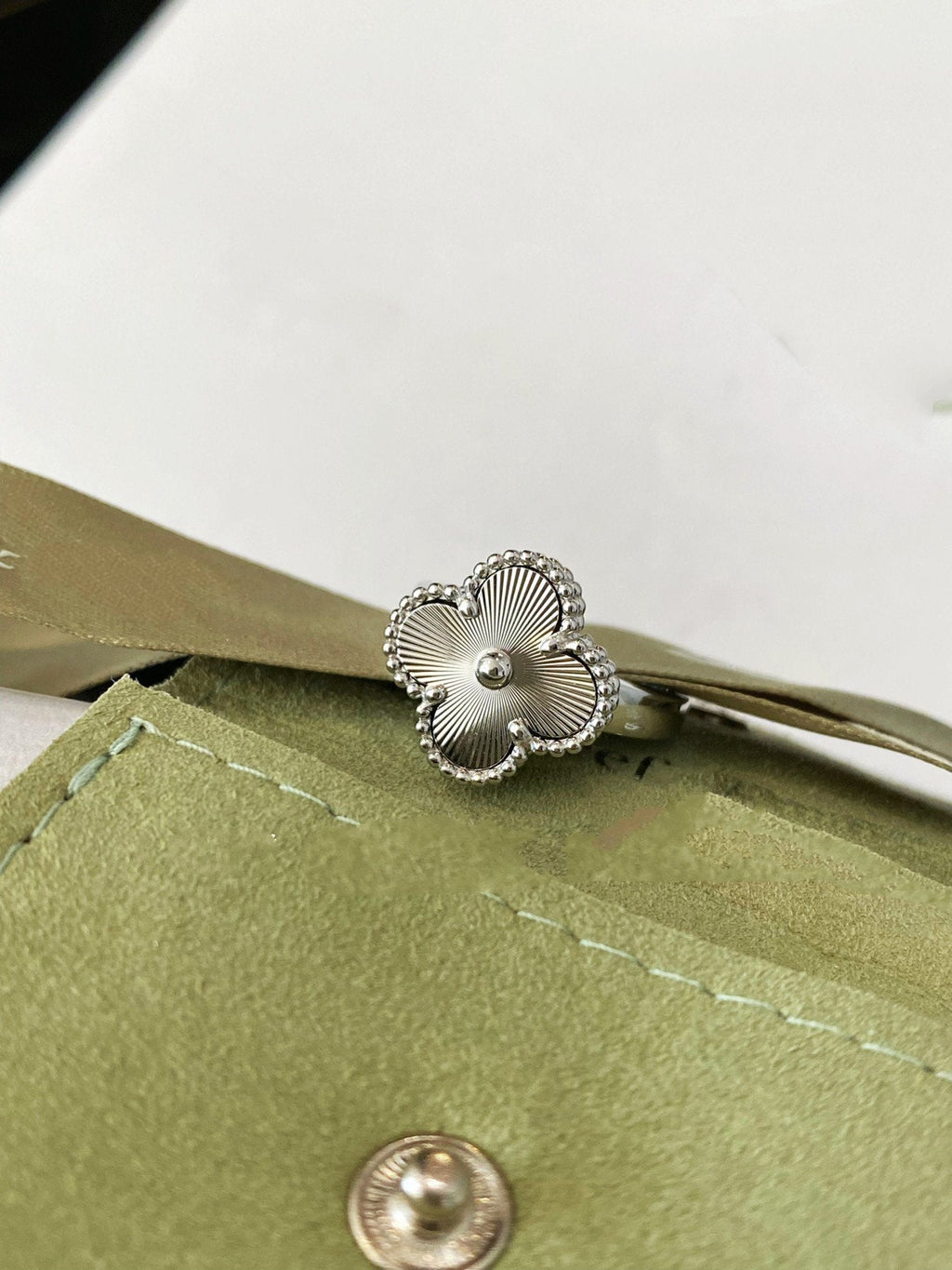 Van Cleef & Arpels CLOVER SILVER RING