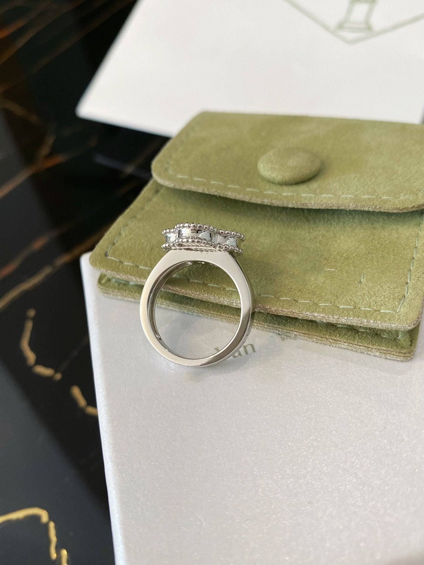 Van Cleef & Arpels CLOVER SILVER RING