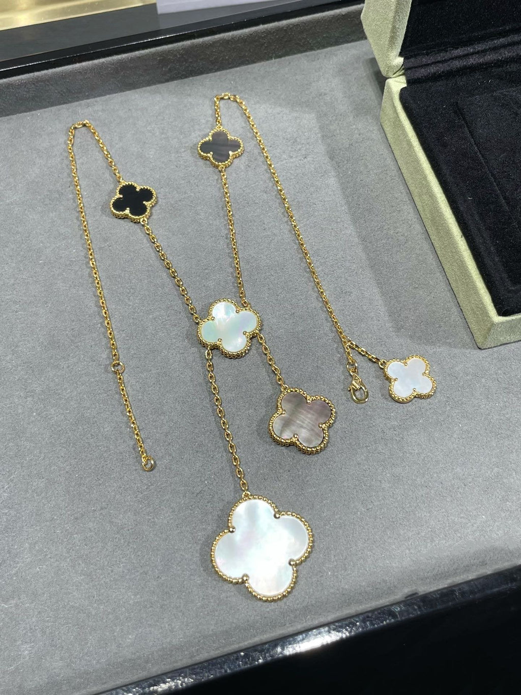 Van Cleef & Arpels CLOVER 6 MOTIF MOP ONYX GOLD NECKLACE