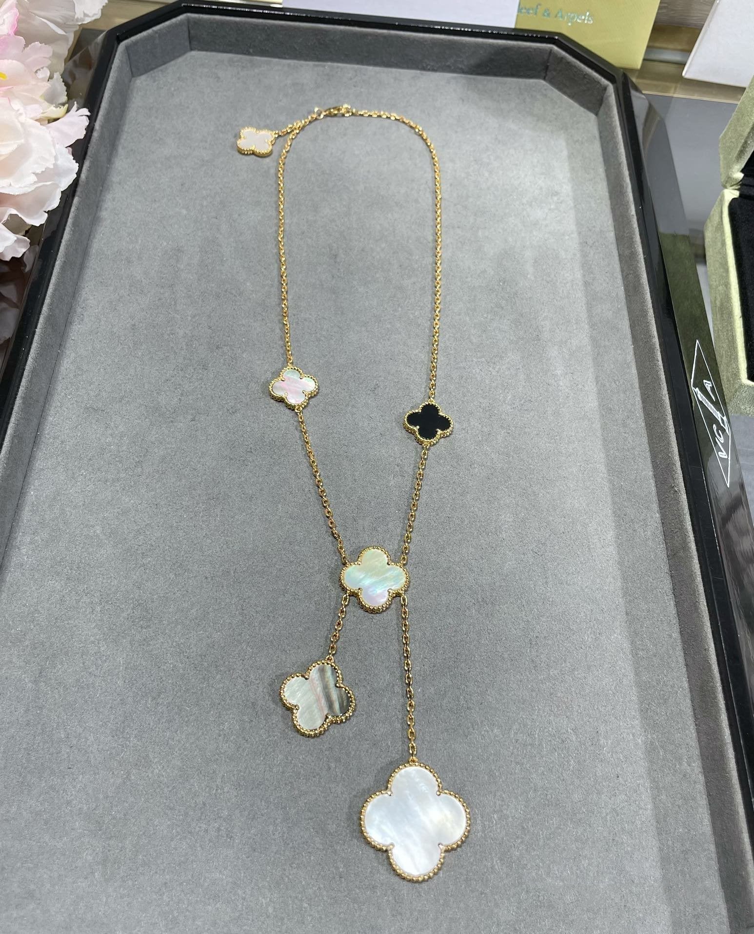 Van Cleef & Arpels CLOVER 6 MOTIF MOP ONYX GOLD NECKLACE