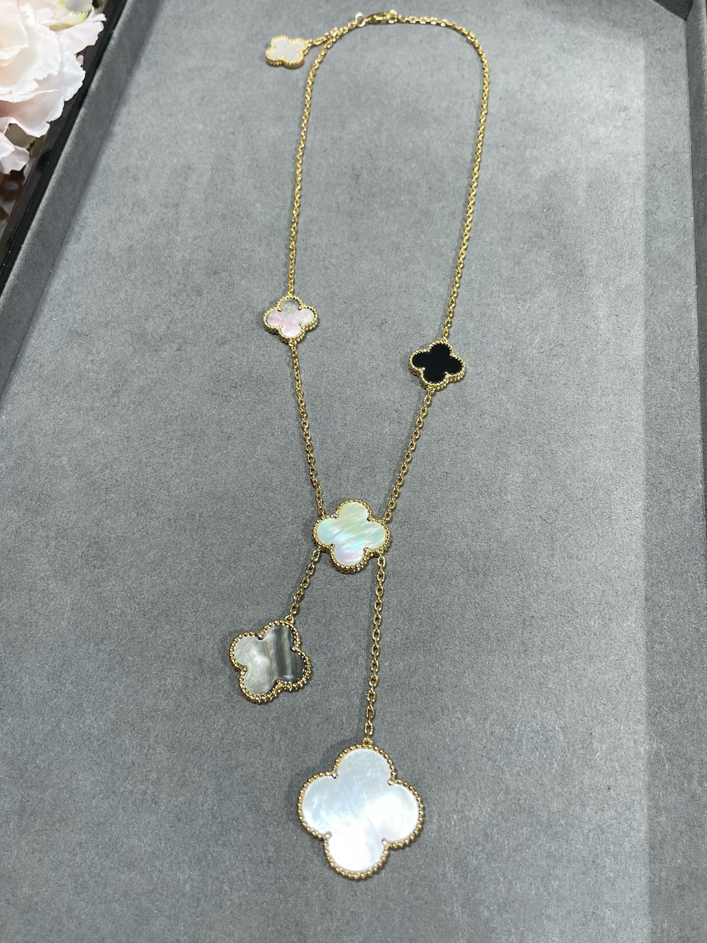 Van Cleef & Arpels CLOVER 6 MOTIF MOP ONYX GOLD NECKLACE