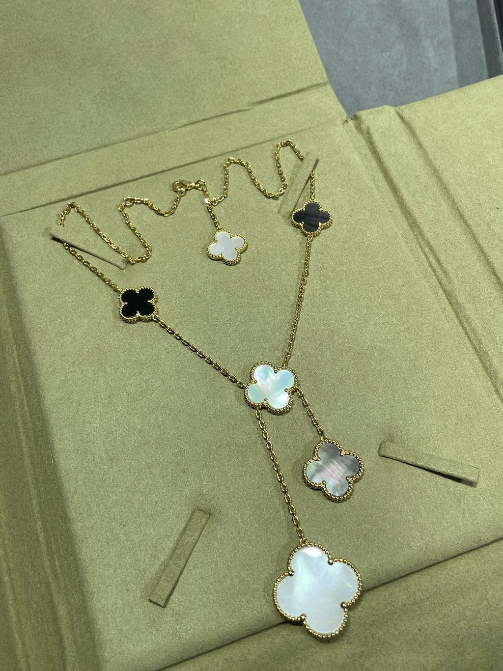 Van Cleef & Arpels CLOVER 6 MOTIF MOP ONYX GOLD NECKLACE