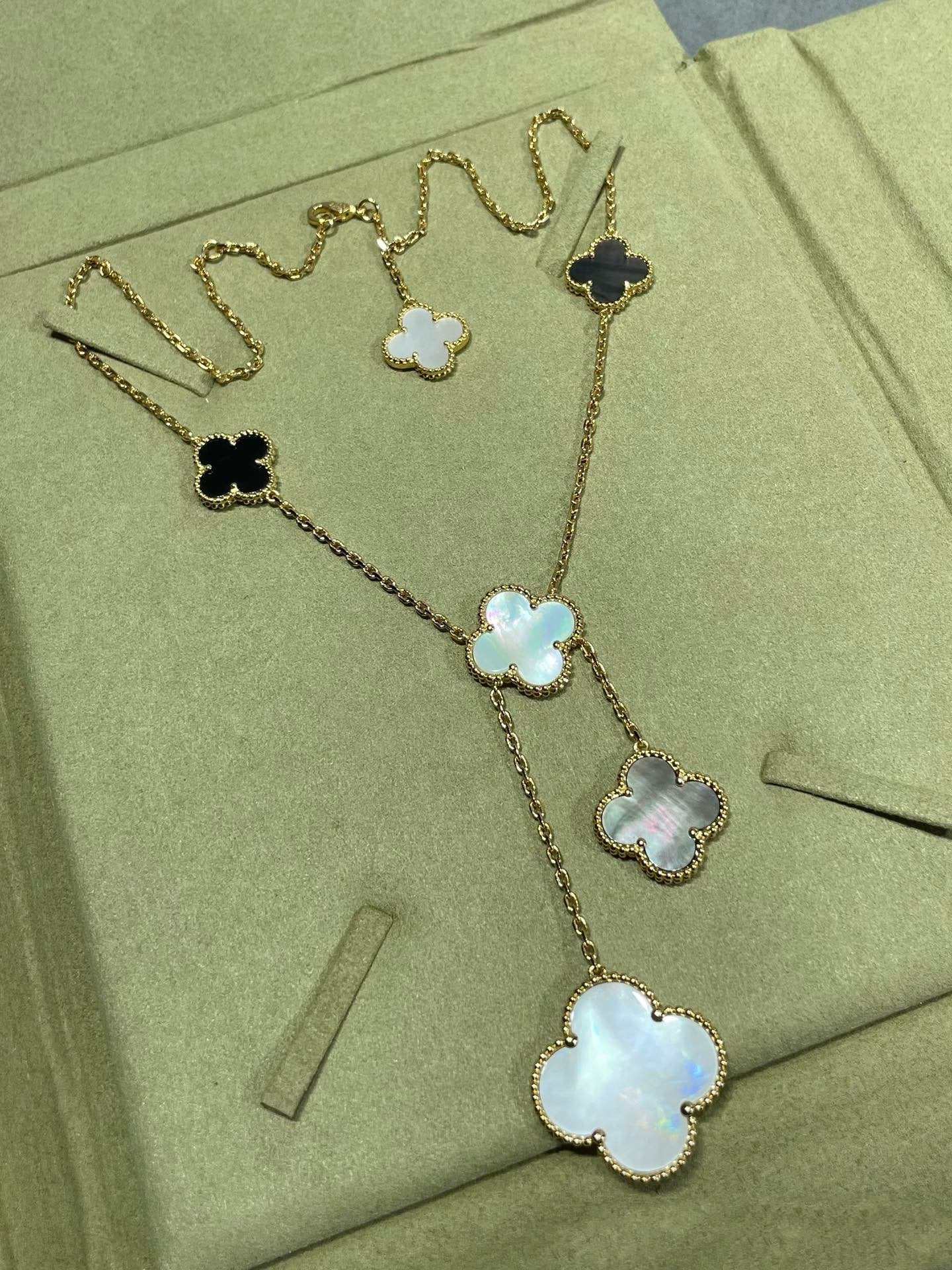 Van Cleef & Arpels CLOVER 6 MOTIF MOP ONYX GOLD NECKLACE