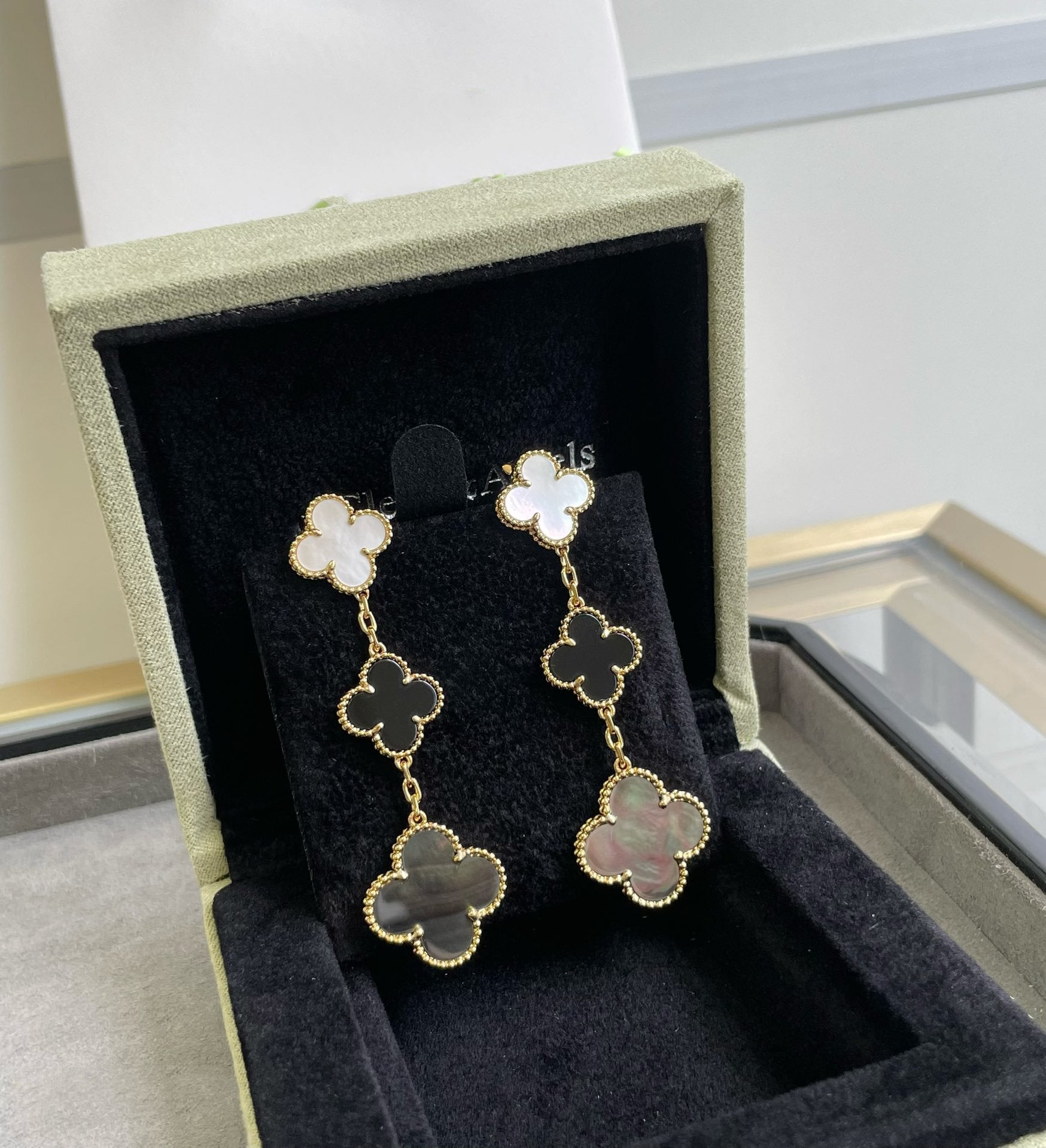 Van Cleef & Arpels CLOVER 3 MOTIF MOP ONYX DARK MOP PINK GOLD EARRINGS