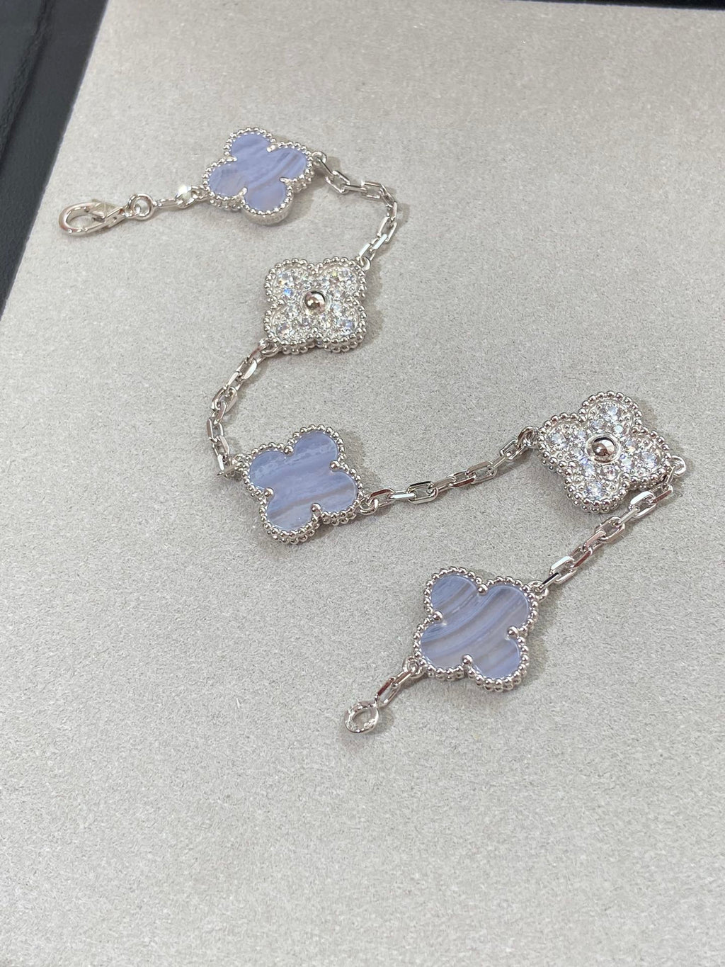 Van Cleef & Arpels CLOVER 5 MOTIF SILVER CHALCEDONY DIAMOND BRACELET
