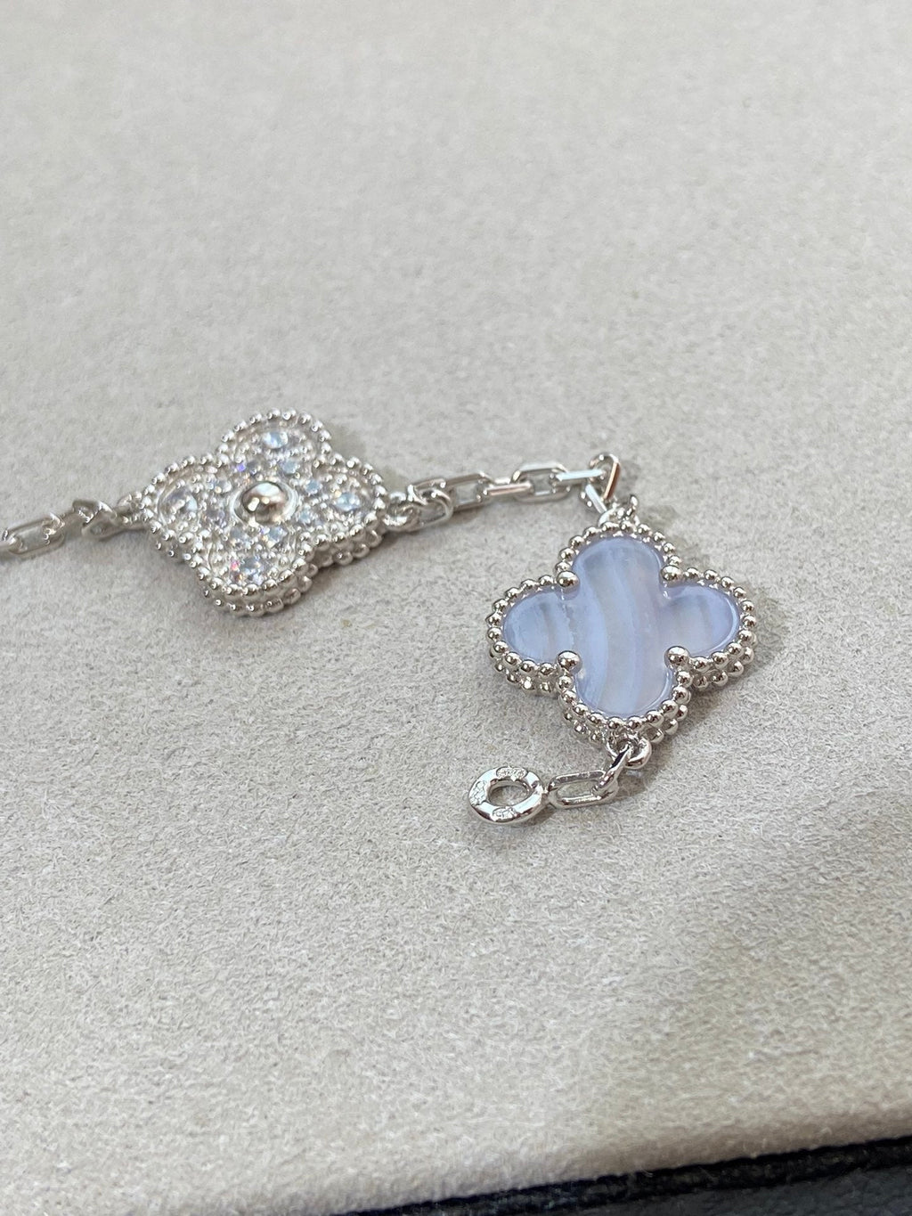 Van Cleef & Arpels CLOVER 5 MOTIF SILVER CHALCEDONY DIAMOND BRACELET