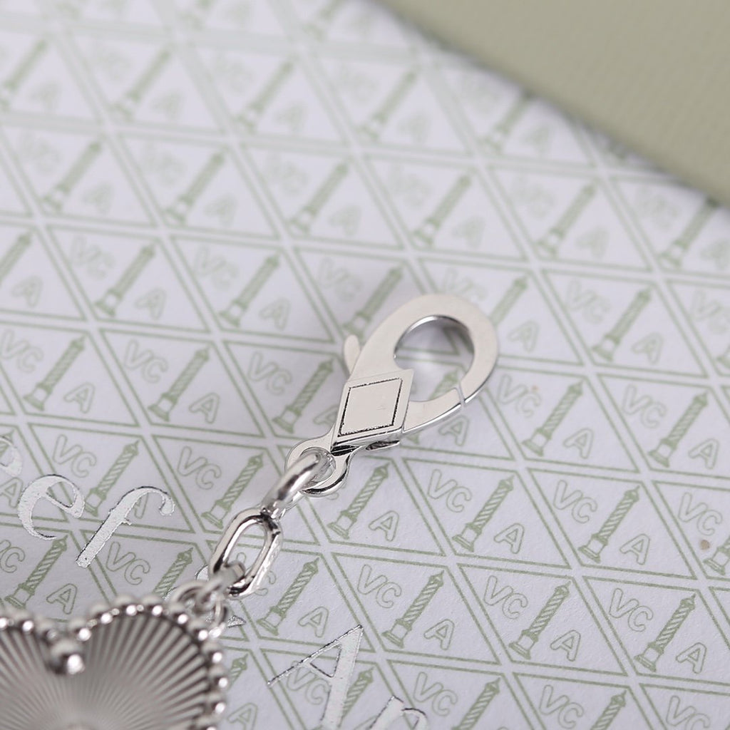 Van Cleef & Arpels CLOVER 5 MOTIF SILVER BRACELET