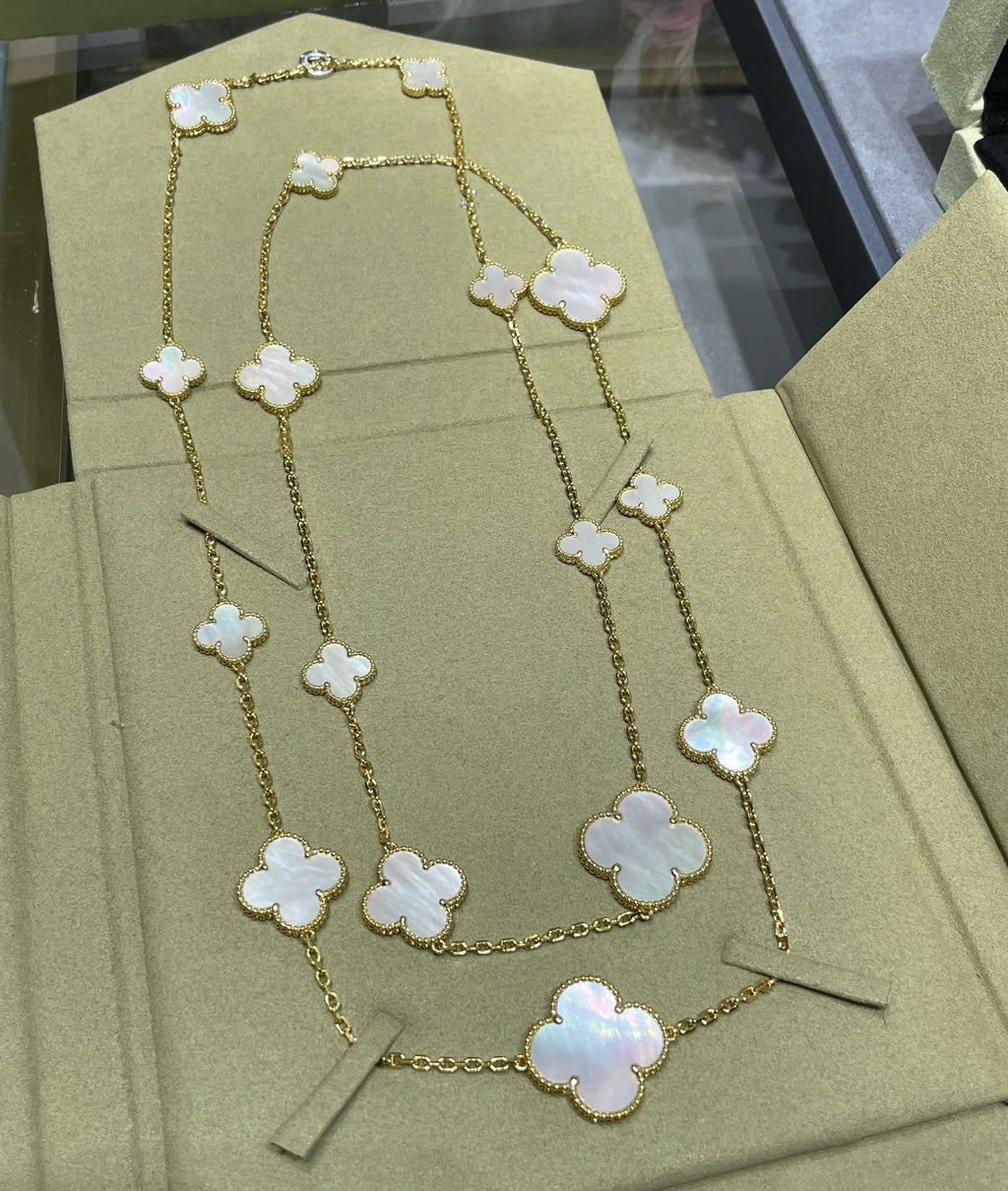 Van Cleef & Arpels CLOVER 16 MOTIF WHITE MOP GOLD NECKLACE