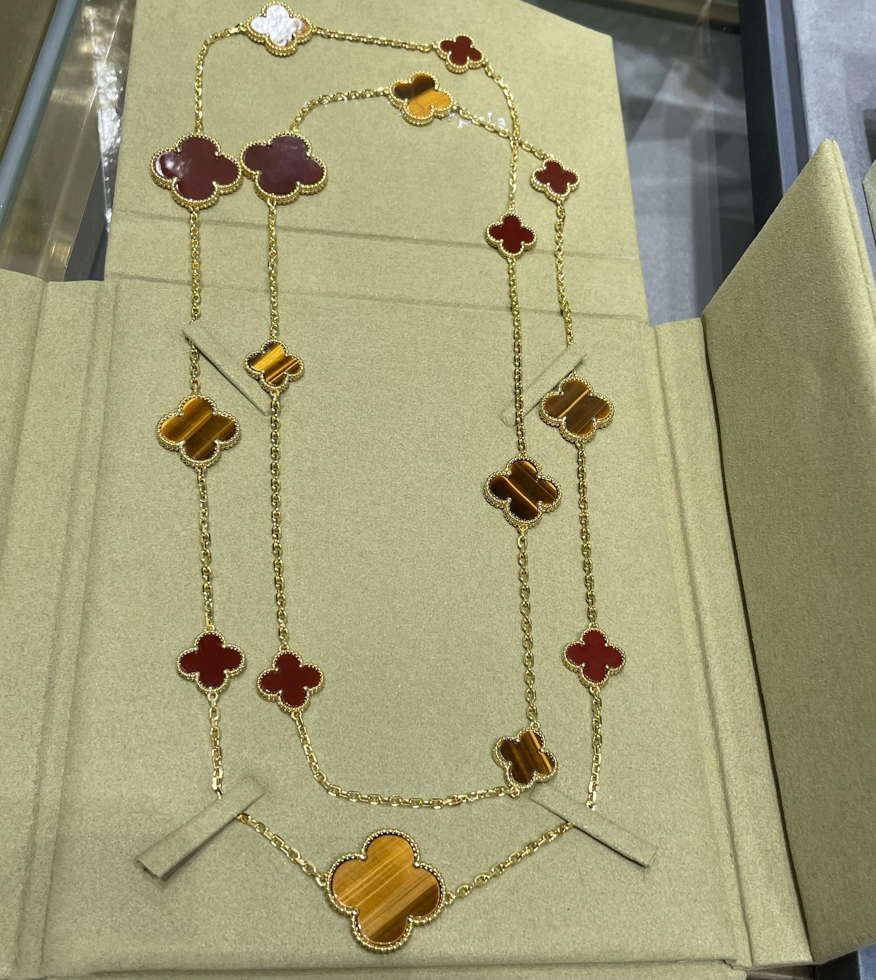 Van Cleef & Arpels CLOVER 16 MOTIF CARNELIAN TIGER EYE PINK GOLD NECKLACE