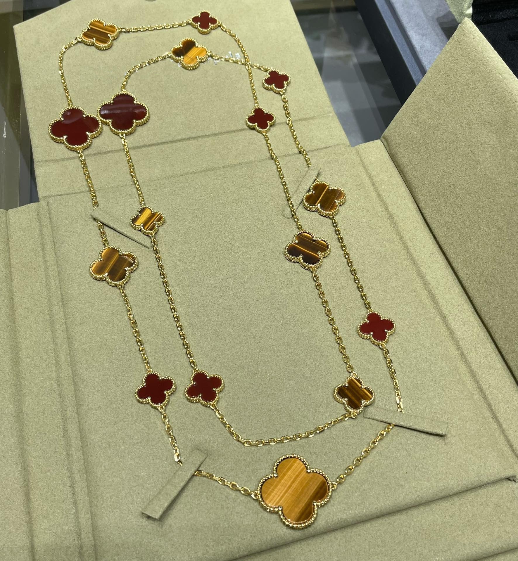 Van Cleef & Arpels CLOVER 16 MOTIF CARNELIAN TIGER EYE PINK GOLD NECKLACE