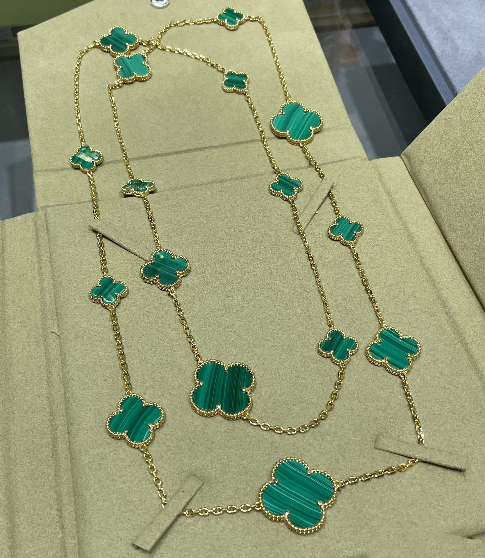 Van Cleef & Arpels CLOVER 16 MOTIF MALACHITE PINK GOLD NECKLACE