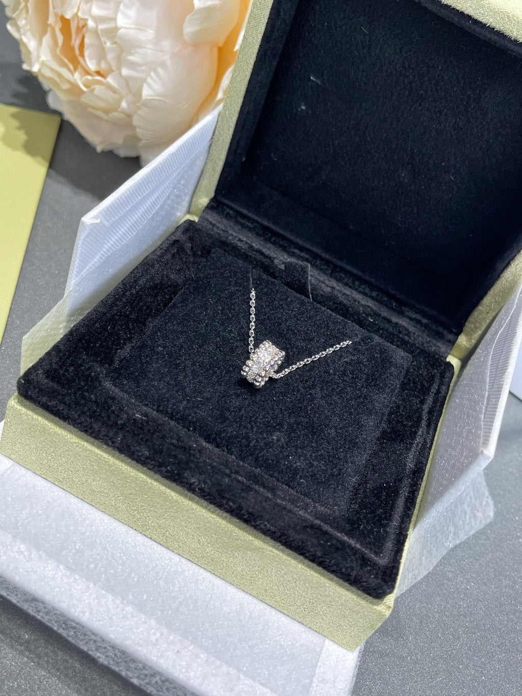 Van Cleef & Arpels PERLEE DIAMOND NECKLACE