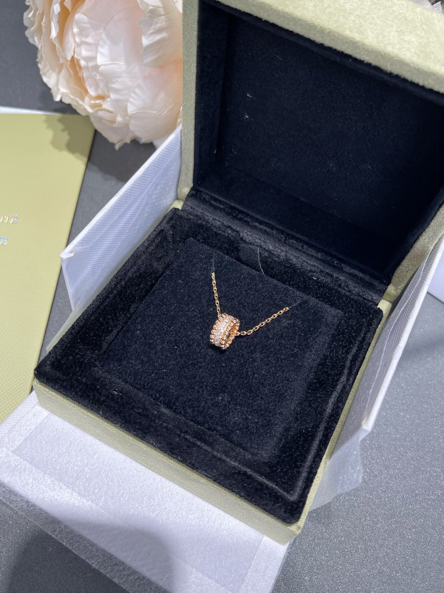 Van Cleef & Arpels PERLEE DIAMOND NECKLACE