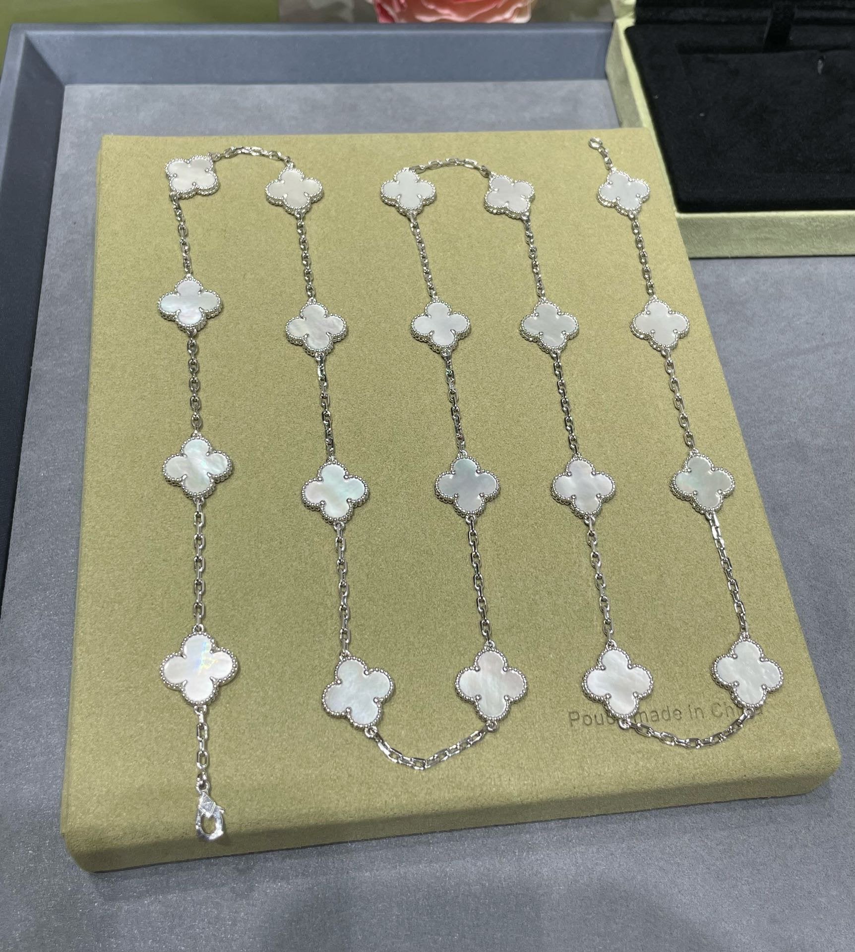 Van Cleef & Arpels CLOVER 20 MOTIF WHITE MOP 86CM SILVER NECKLACE