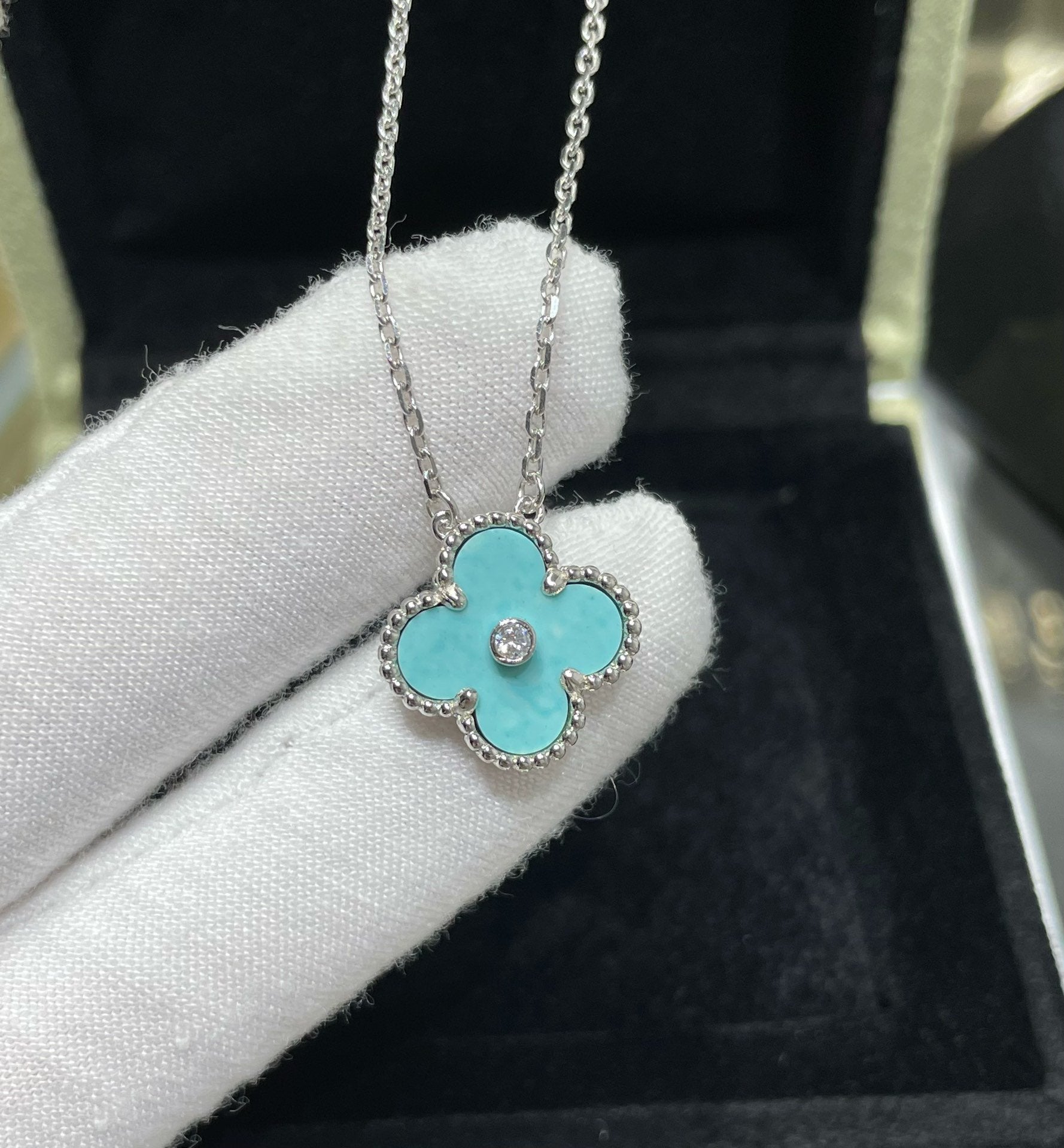 Van Cleef & Arpels CLOVER MEDIUM TURQUOISE 1 DIAMOND SILVER NECKLACE