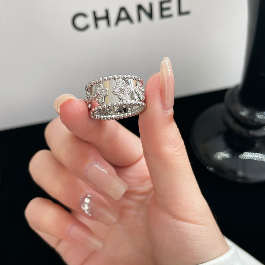 Van Cleef & Arpels PERLEE DIAMOND LARGE RING