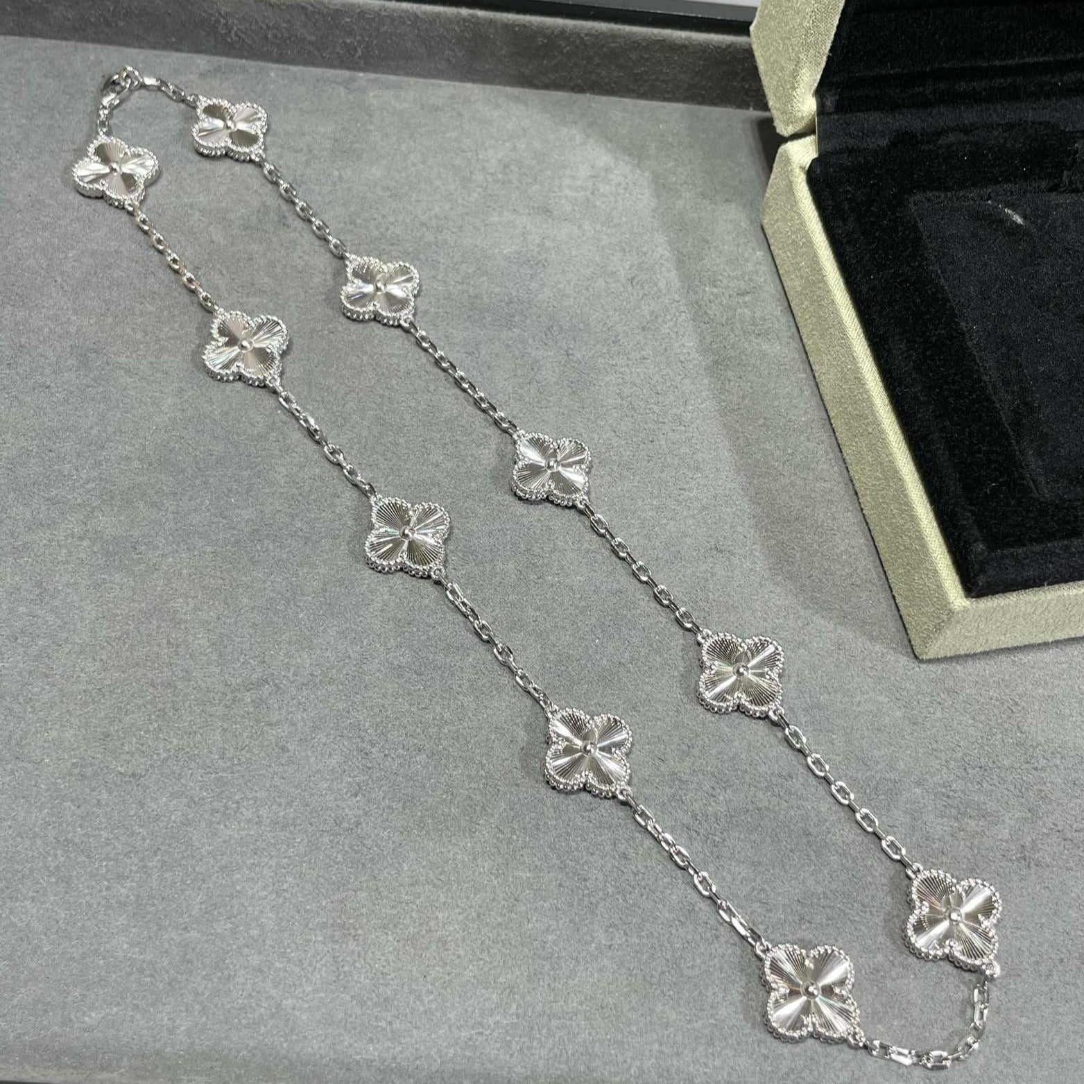 Van Cleef & Arpels CLOVER NECKLACE 10 MOTIFS SILVER