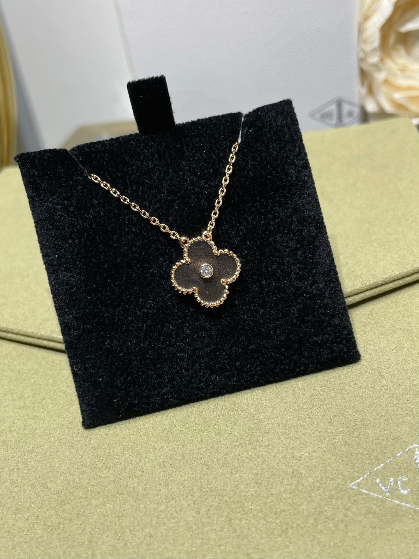 Van Cleef & Arpels CLOVER GREY MOP DIAMOND PINK GOLD NECKLACE