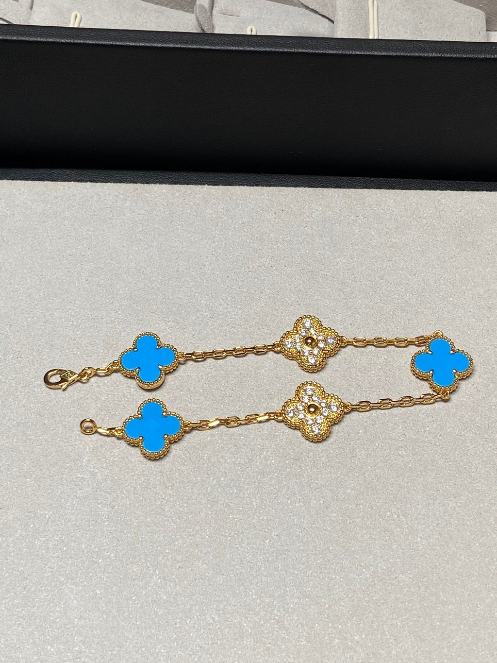 Van Cleef & Arpels CLOVER 5 MOTIF TURQUOISE DIAMOND GOLD BRACELET