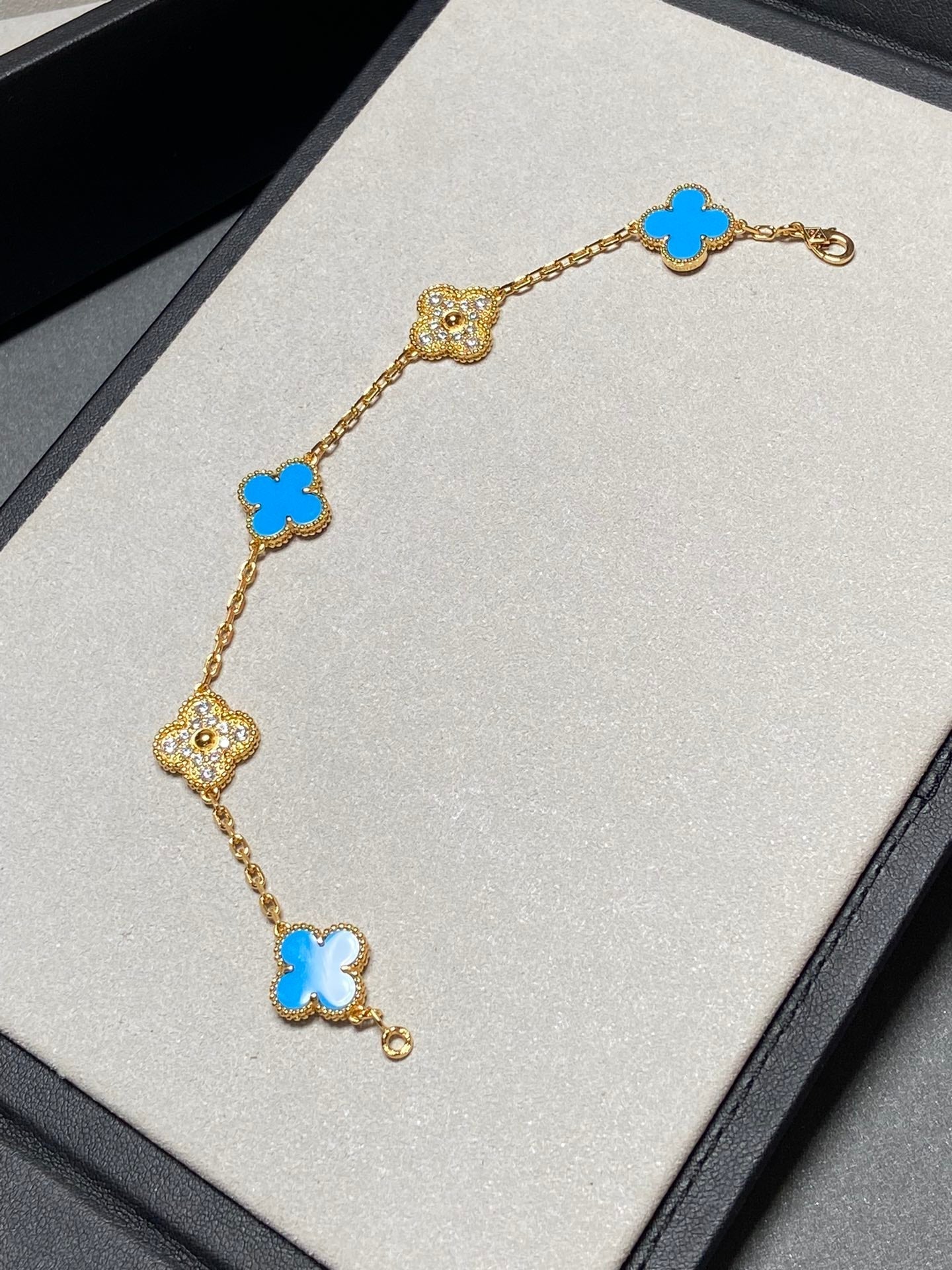 Van Cleef & Arpels CLOVER 5 MOTIF TURQUOISE DIAMOND GOLD BRACELET