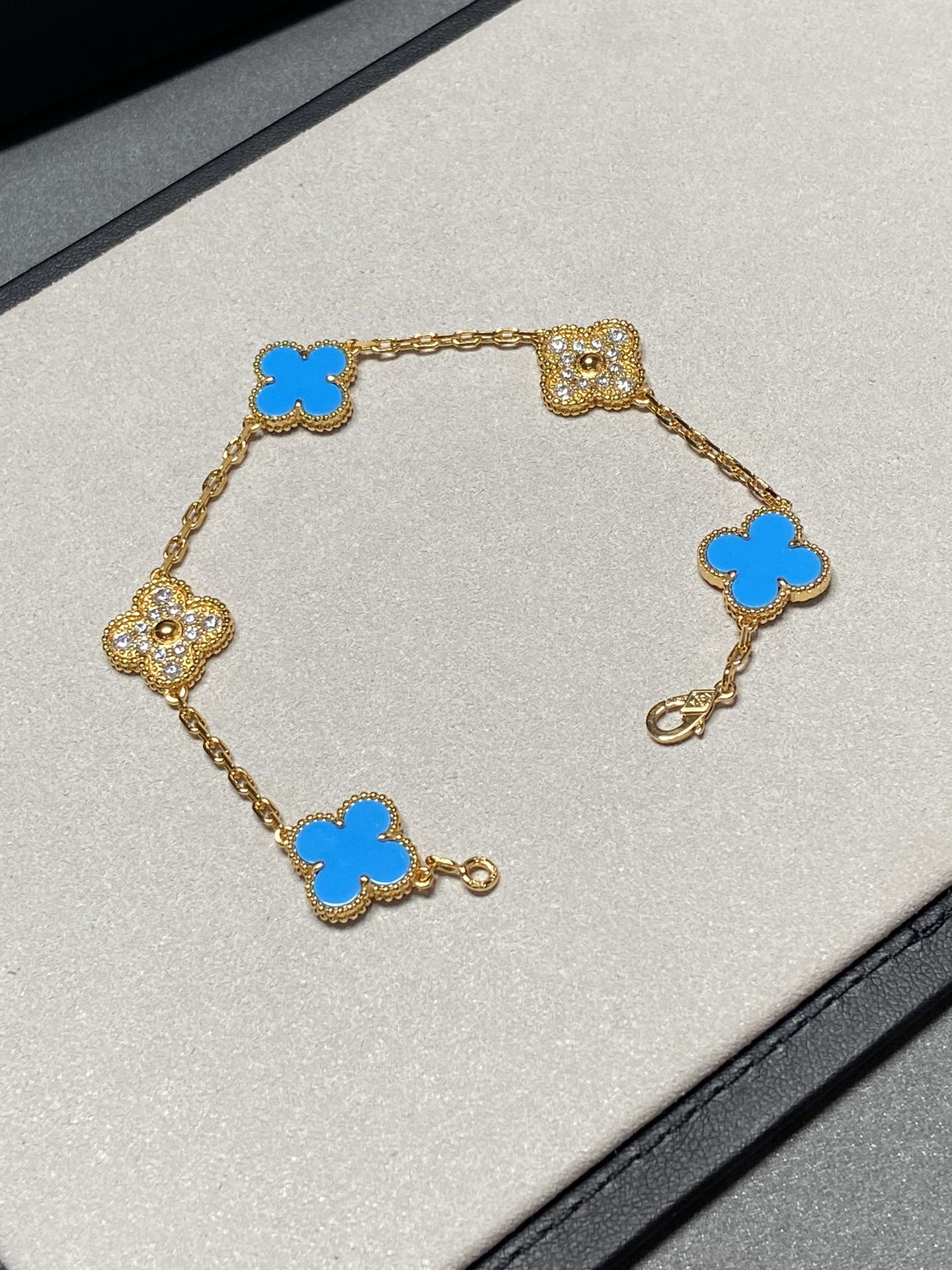 Van Cleef & Arpels CLOVER 5 MOTIF TURQUOISE DIAMOND GOLD BRACELET