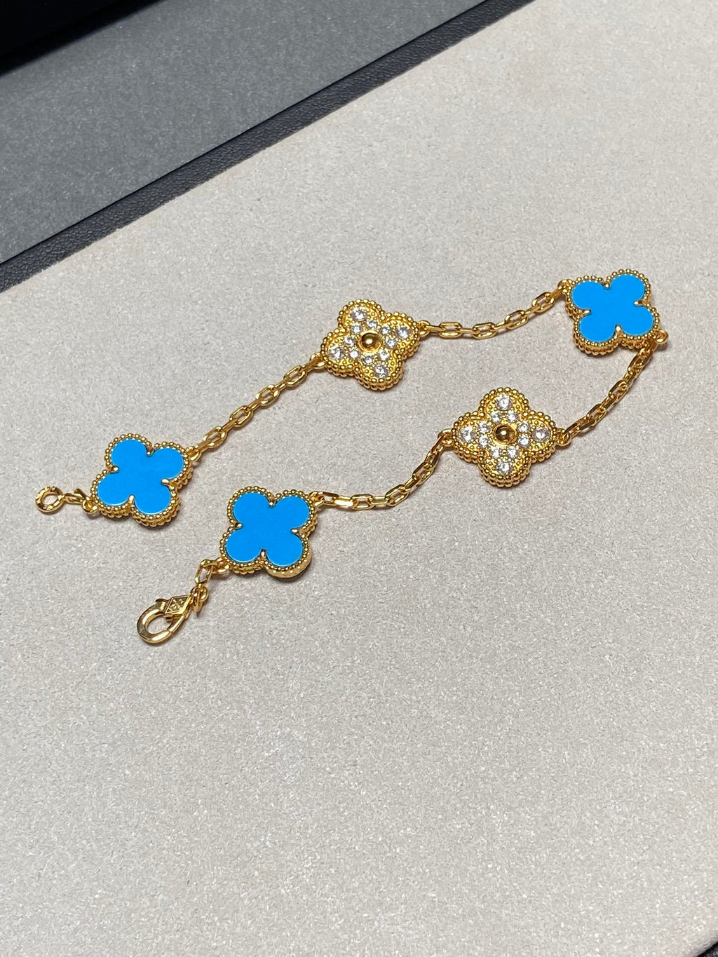 Van Cleef & Arpels CLOVER 5 MOTIF TURQUOISE DIAMOND GOLD BRACELET
