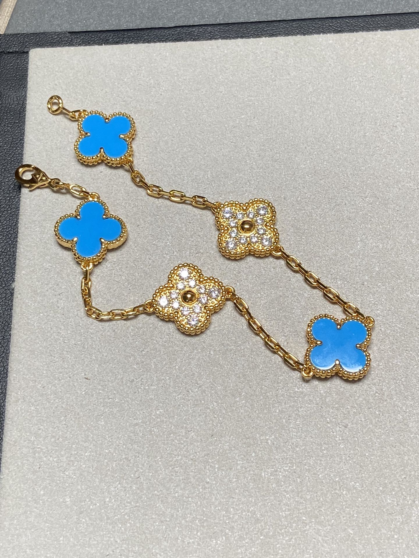 Van Cleef & Arpels CLOVER 5 MOTIF TURQUOISE DIAMOND GOLD BRACELET