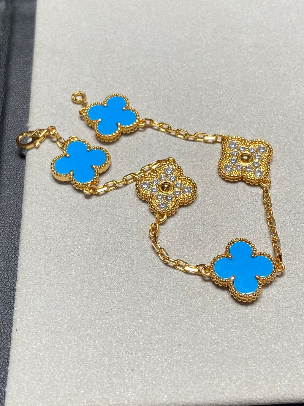 Van Cleef & Arpels CLOVER 5 MOTIF TURQUOISE DIAMOND GOLD BRACELET