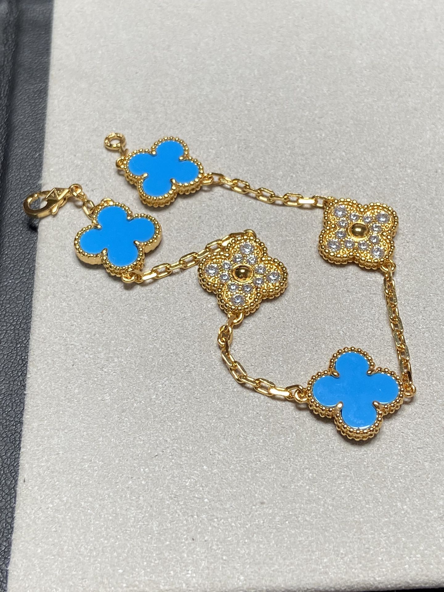 Van Cleef & Arpels CLOVER 5 MOTIF TURQUOISE DIAMOND GOLD BRACELET