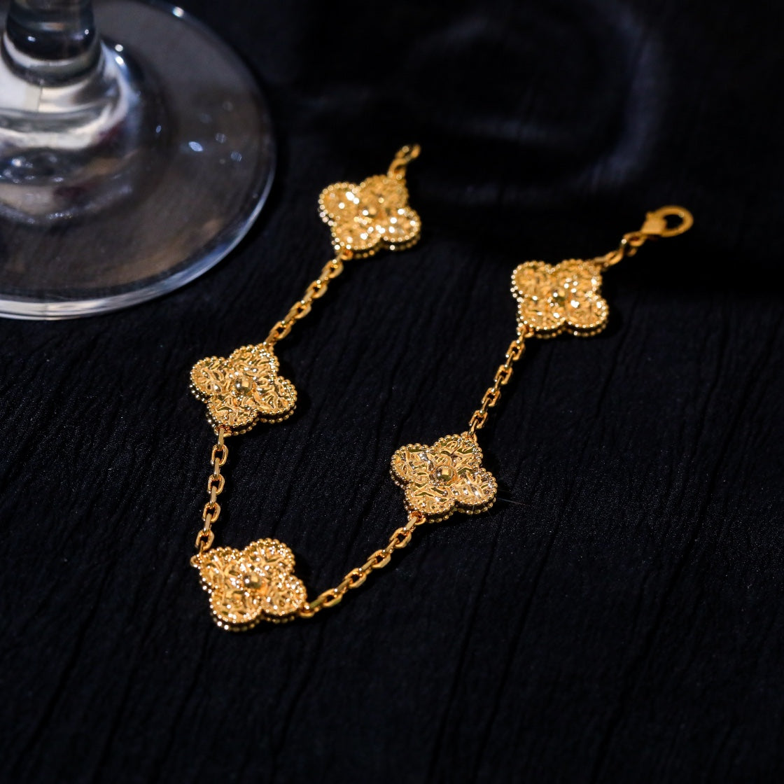 Van Cleef & Arpels CLOVER 5 MOTIFS GOLD DIAMOND BRACELET