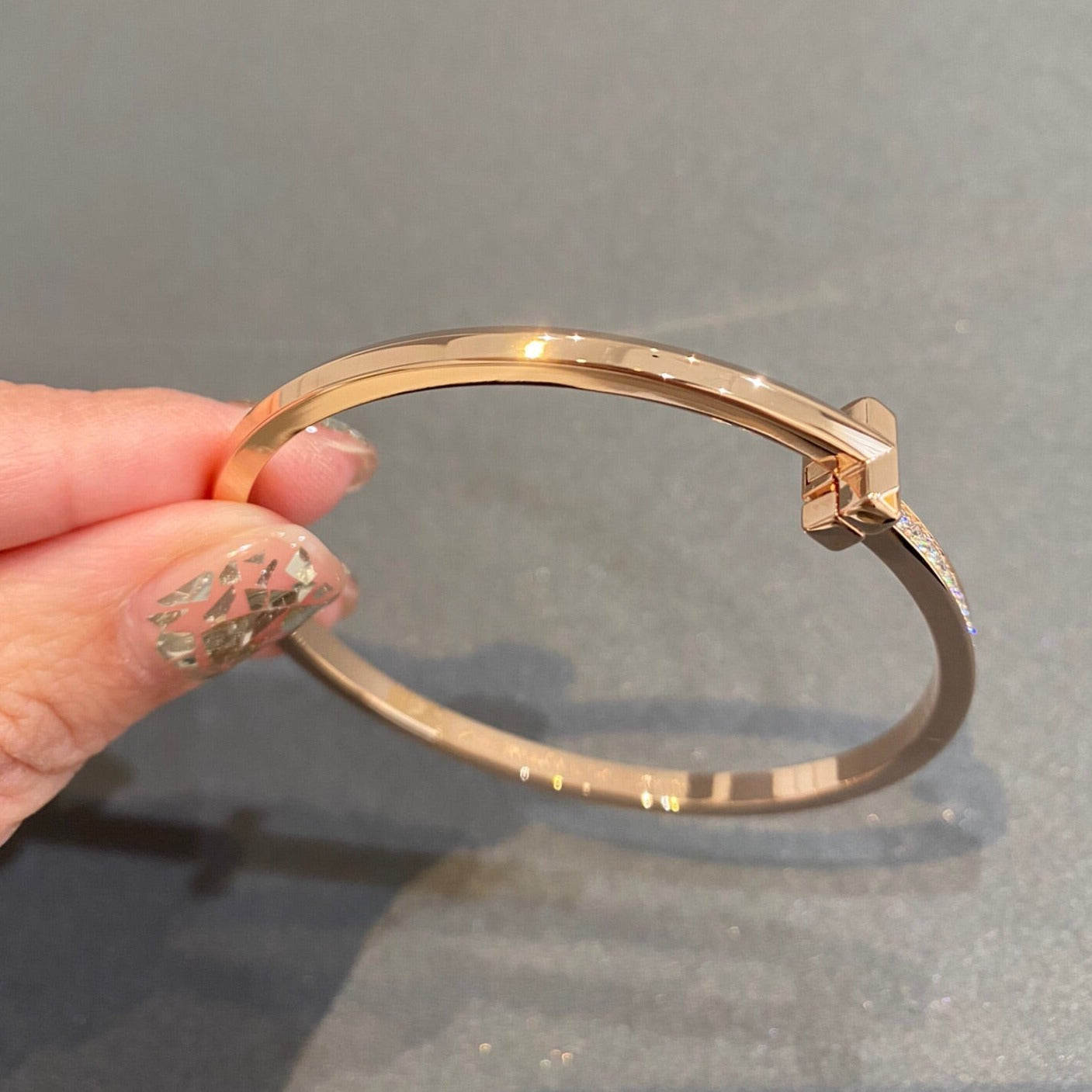 TIFFANY NARROW T1 HINGED BANGLE DIAMOND PINK GOLD