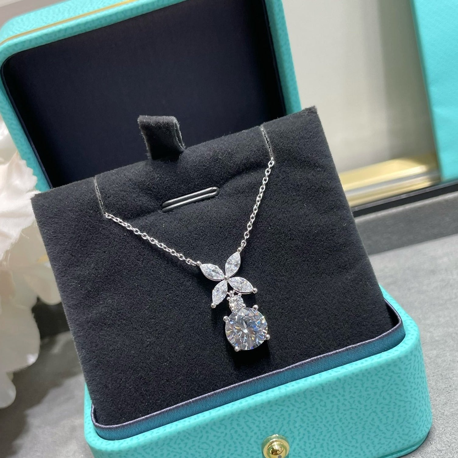TIFFANY VICTORIA PENDANT SILVER DIAMOND NECKLACE