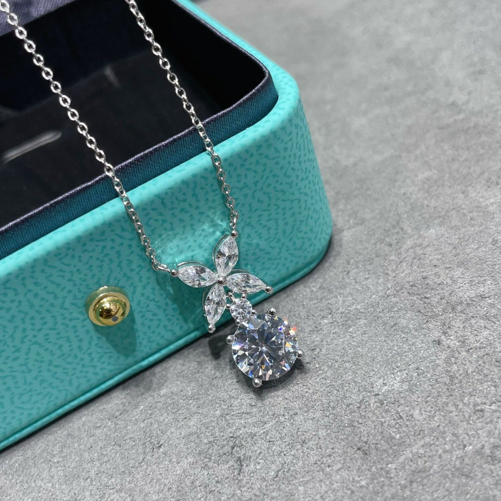 TIFFANY VICTORIA PENDANT SILVER DIAMOND NECKLACE