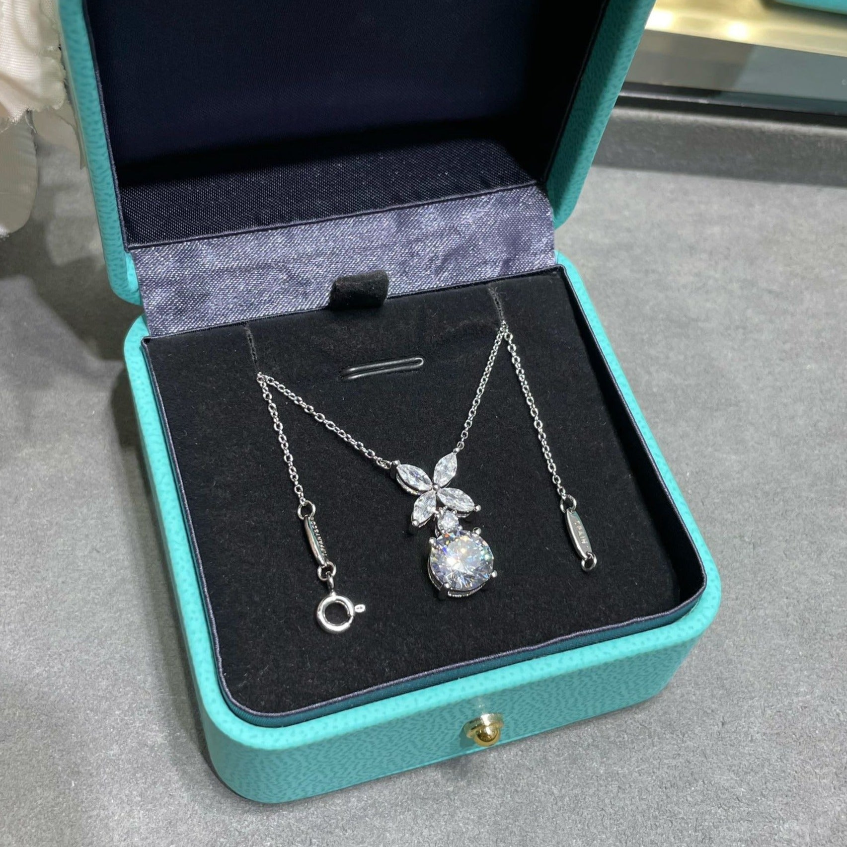 TIFFANY VICTORIA PENDANT SILVER DIAMOND NECKLACE