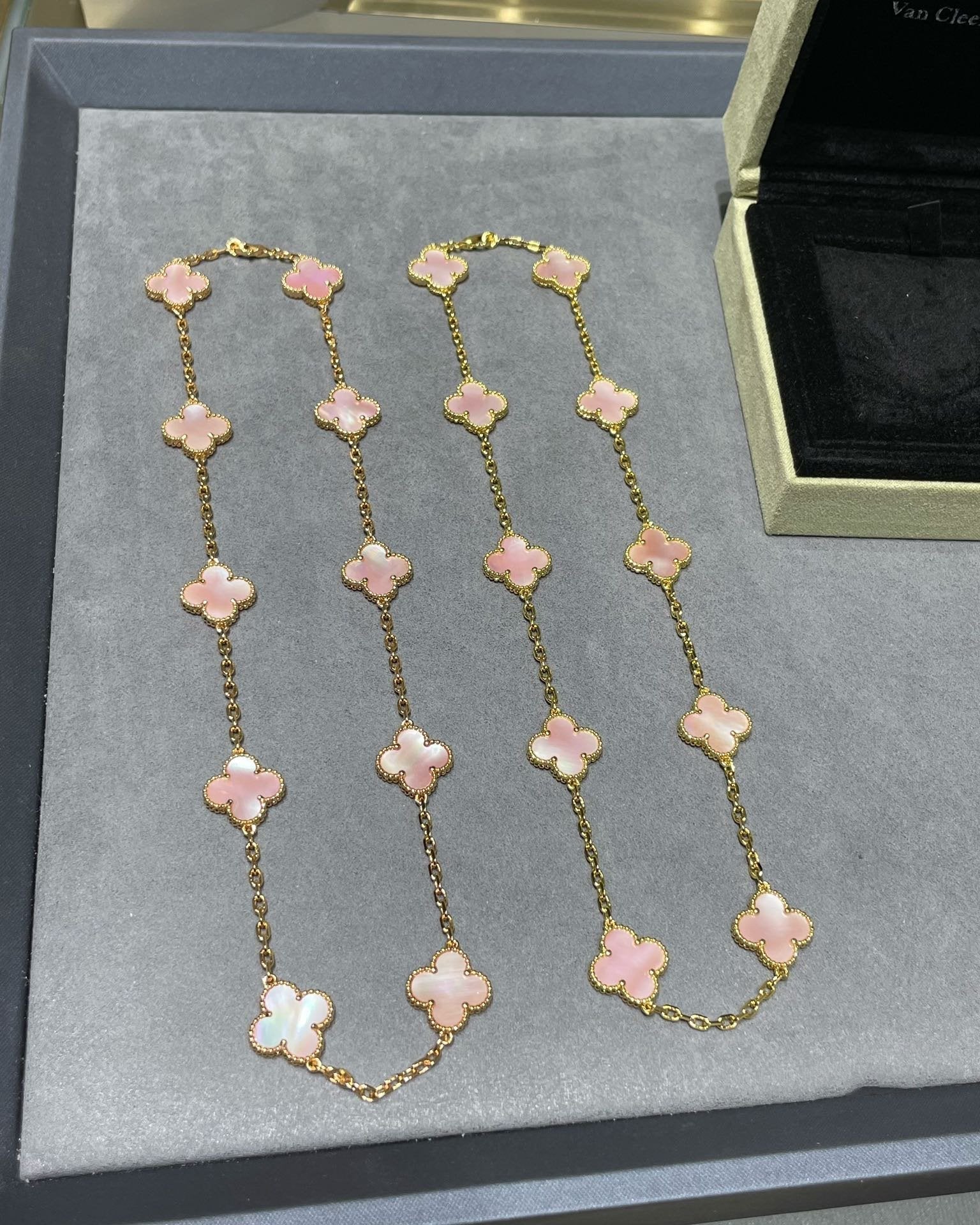 Van Cleef & Arpels CLOVER 10 MOTIF PINK MOP