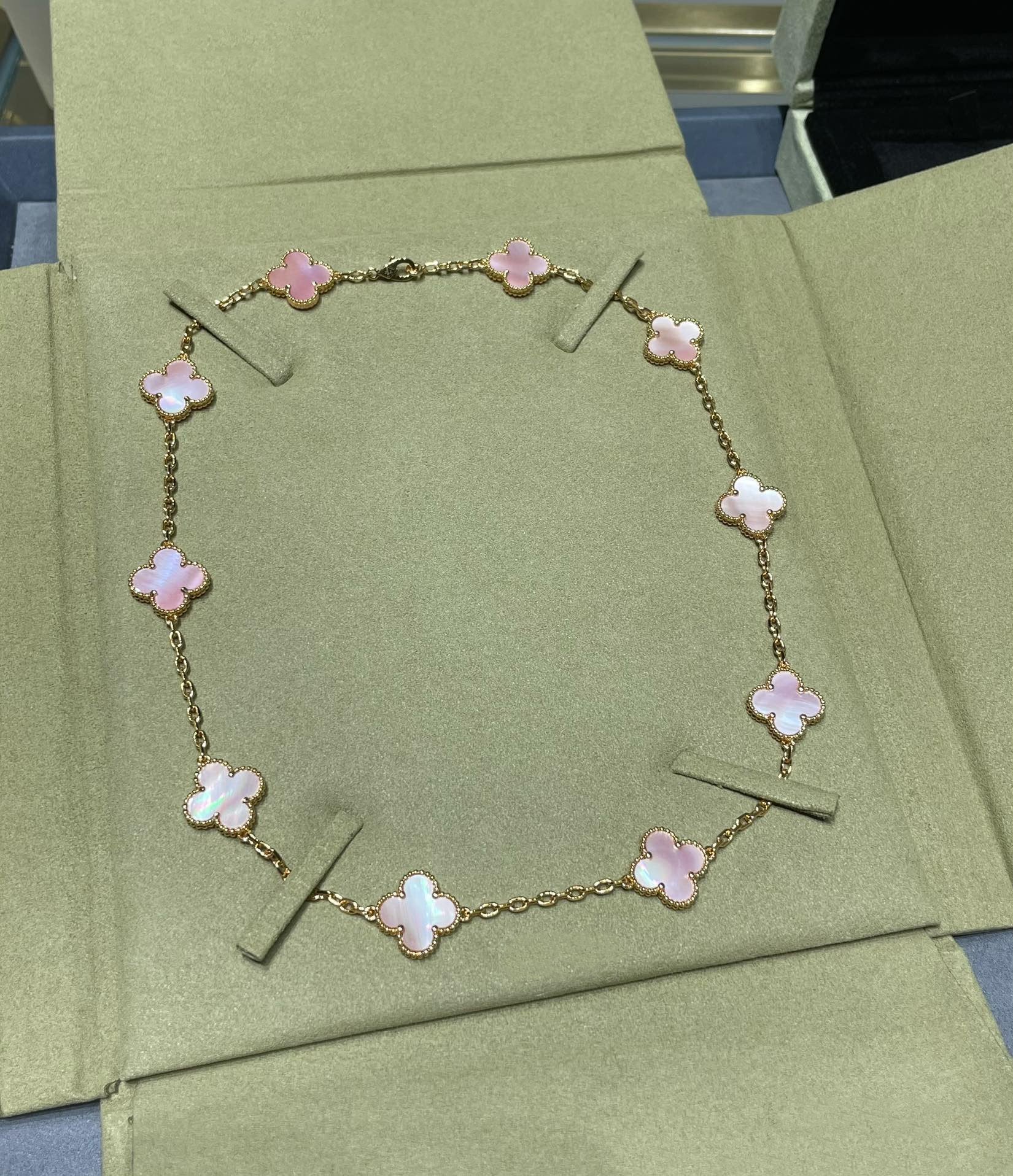Van Cleef & Arpels CLOVER 10 MOTIF PINK MOP