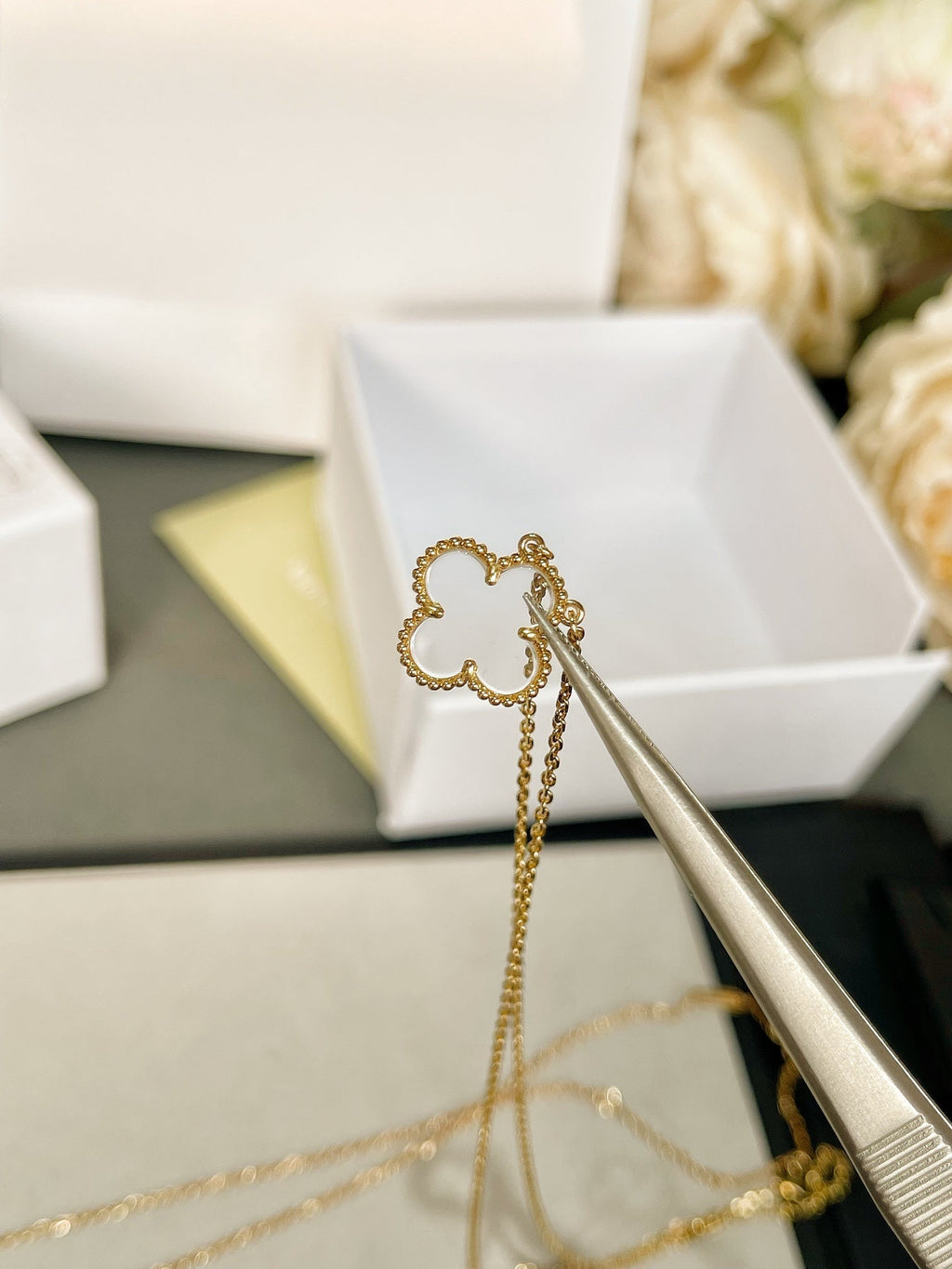 Van Cleef & Arpels CLOVER ROCK CRYSTAL PINK GOLD NECKLACE
