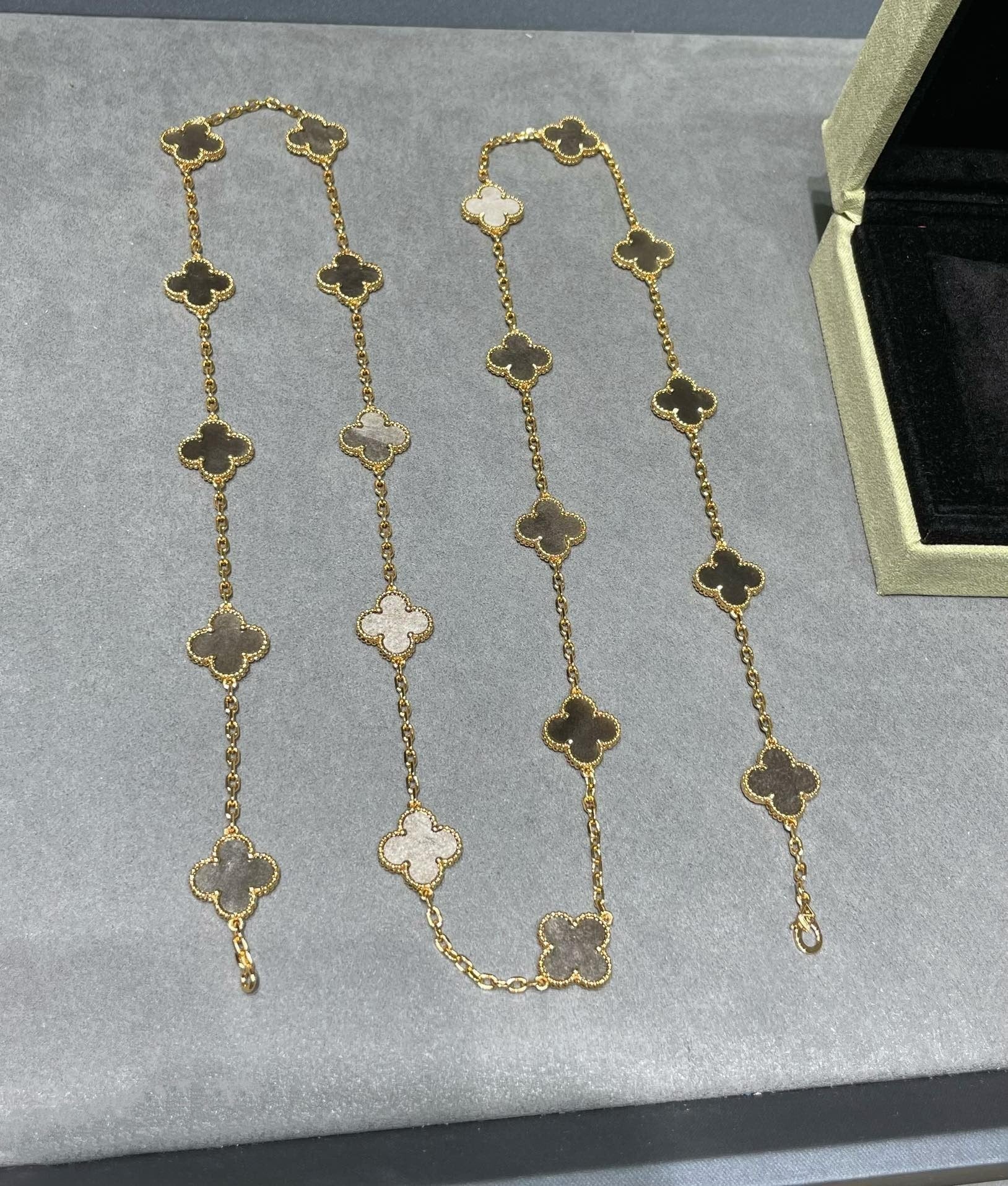 Van Cleef & Arpels CLOVER 20 MOTIF GREY MOP PINK GOLD NECKLACE