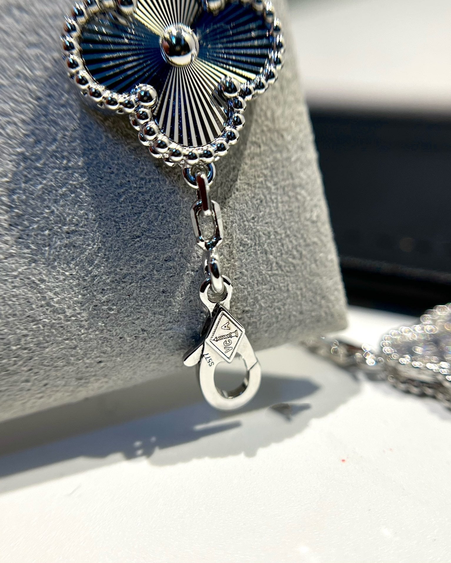 Van Cleef & Arpels CLOVER 5 MOTIF SILVER DIAMOND BRACELET