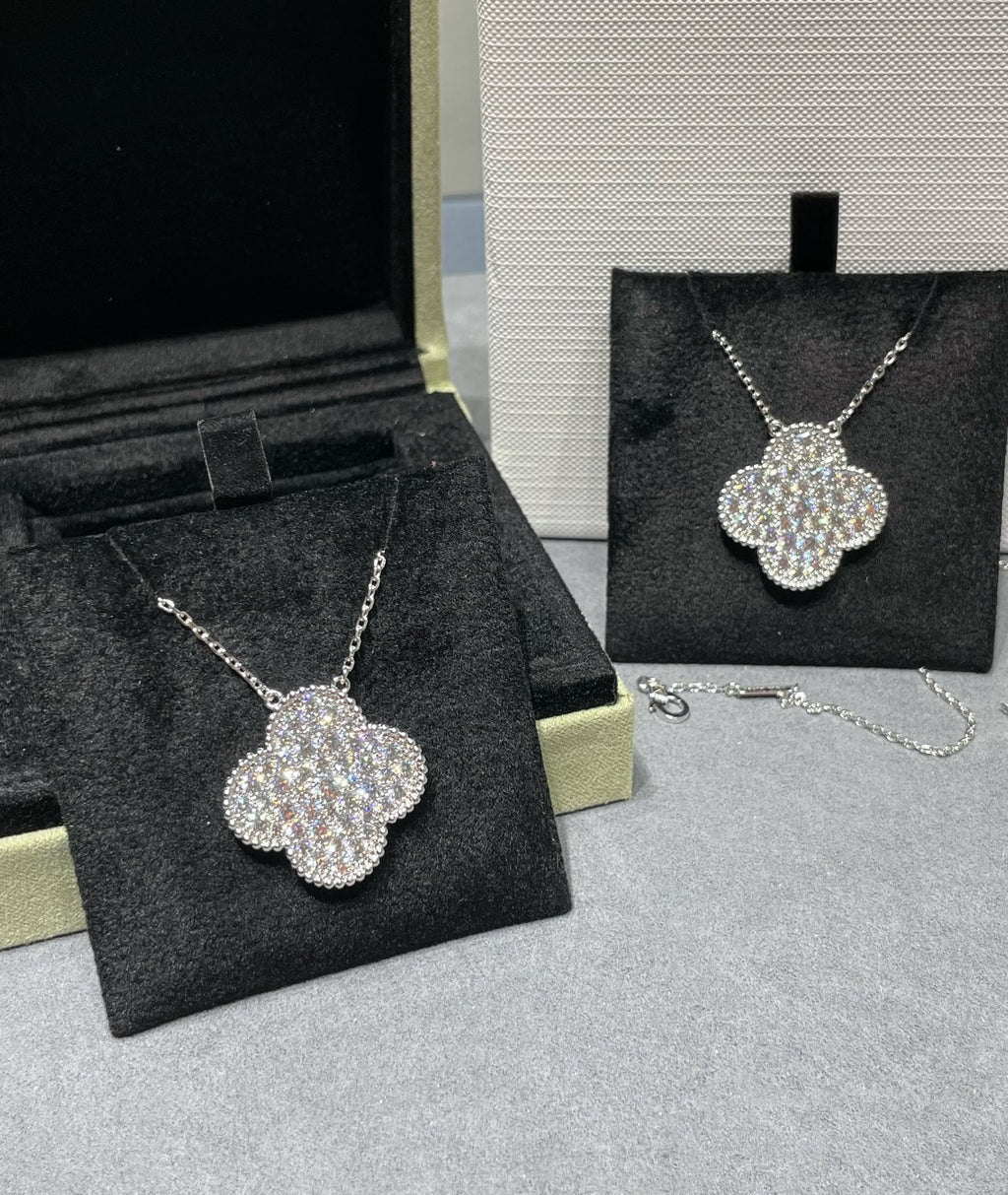 Van Cleef & Arpels CLOVER LARGE PENDANT DIAMOND PAVED SILVER NECKLACE