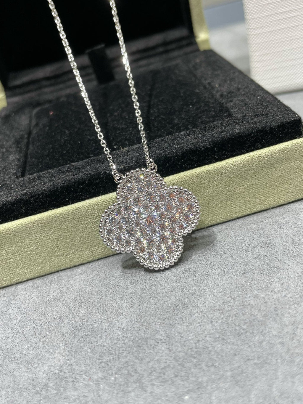 Van Cleef & Arpels CLOVER LARGE PENDANT DIAMOND PAVED SILVER NECKLACE