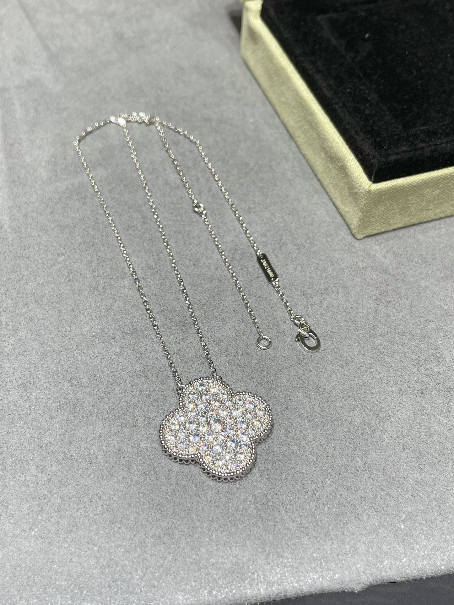 Van Cleef & Arpels CLOVER LARGE PENDANT DIAMOND PAVED SILVER NECKLACE