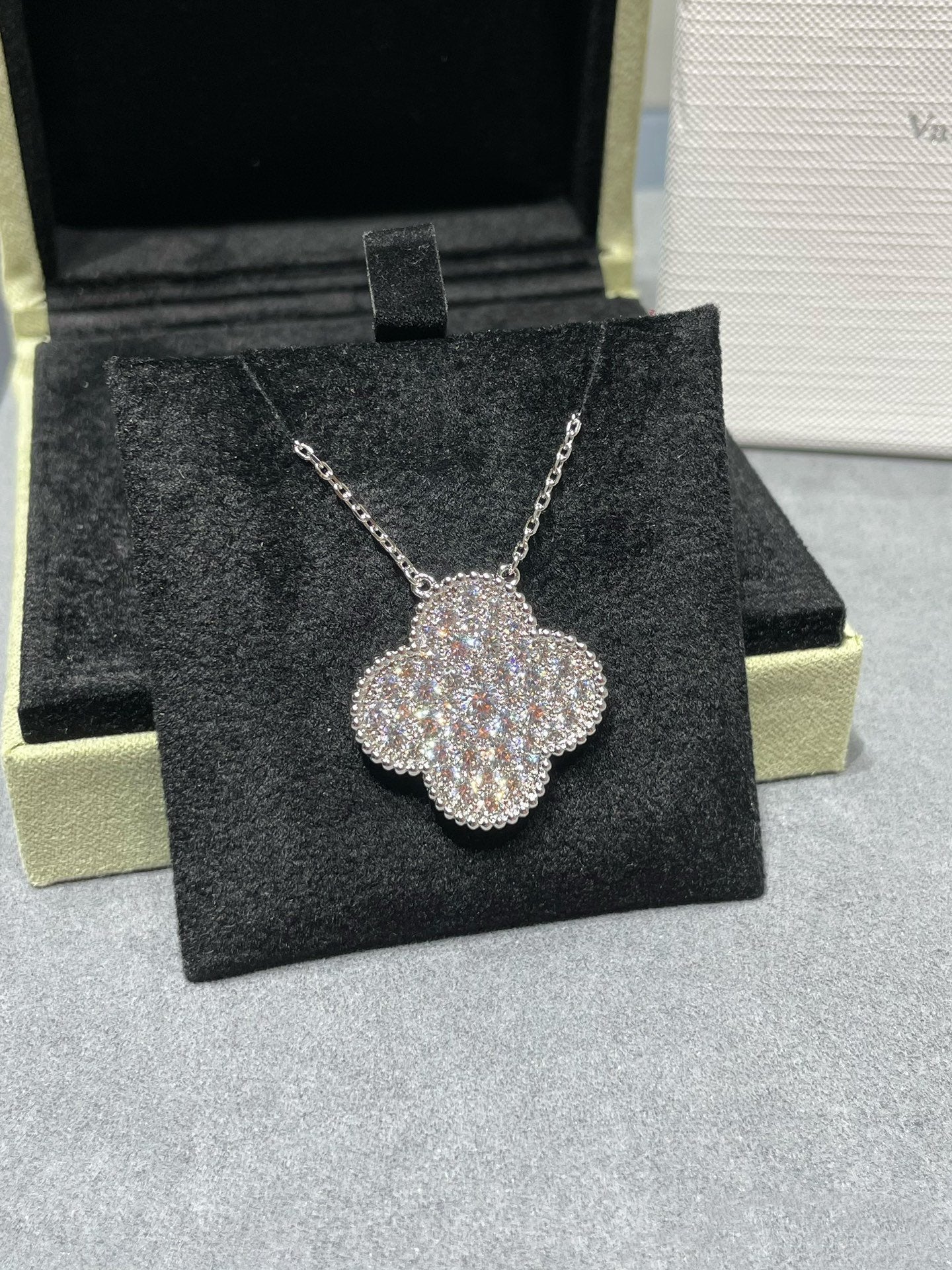 Van Cleef & Arpels CLOVER LARGE PENDANT DIAMOND PAVED SILVER NECKLACE