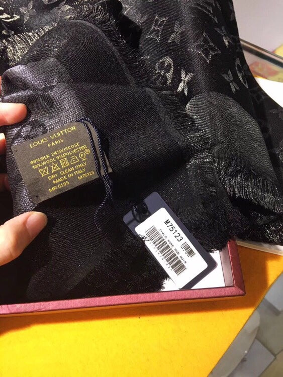LOUIS VUITTON LV SCARF 140 CM IN WOOL MIX SILK 693003