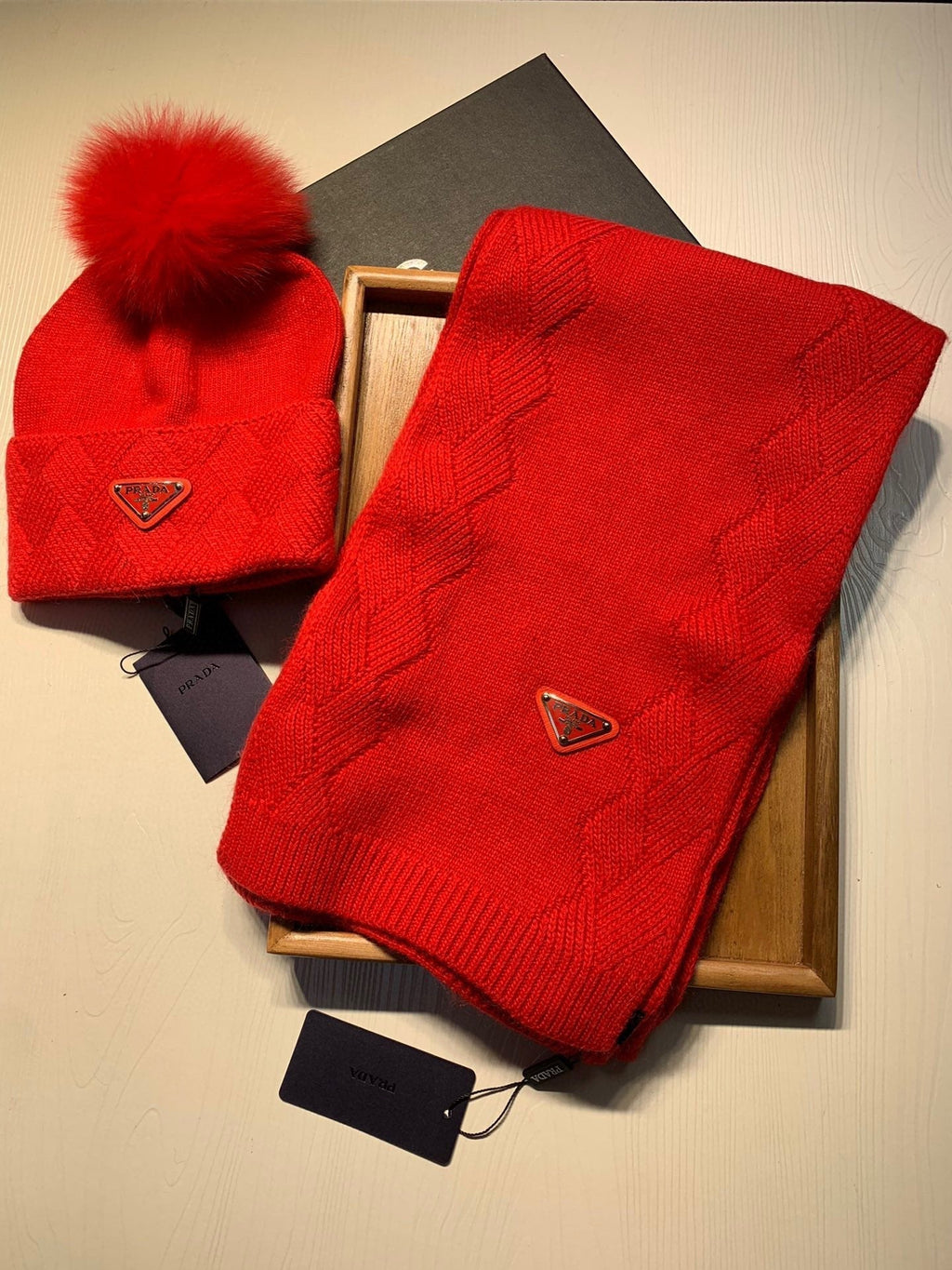 PRADA SET SCARF AND HAT IN CHERRY RED WOOL AND RABBIT FUR 416367