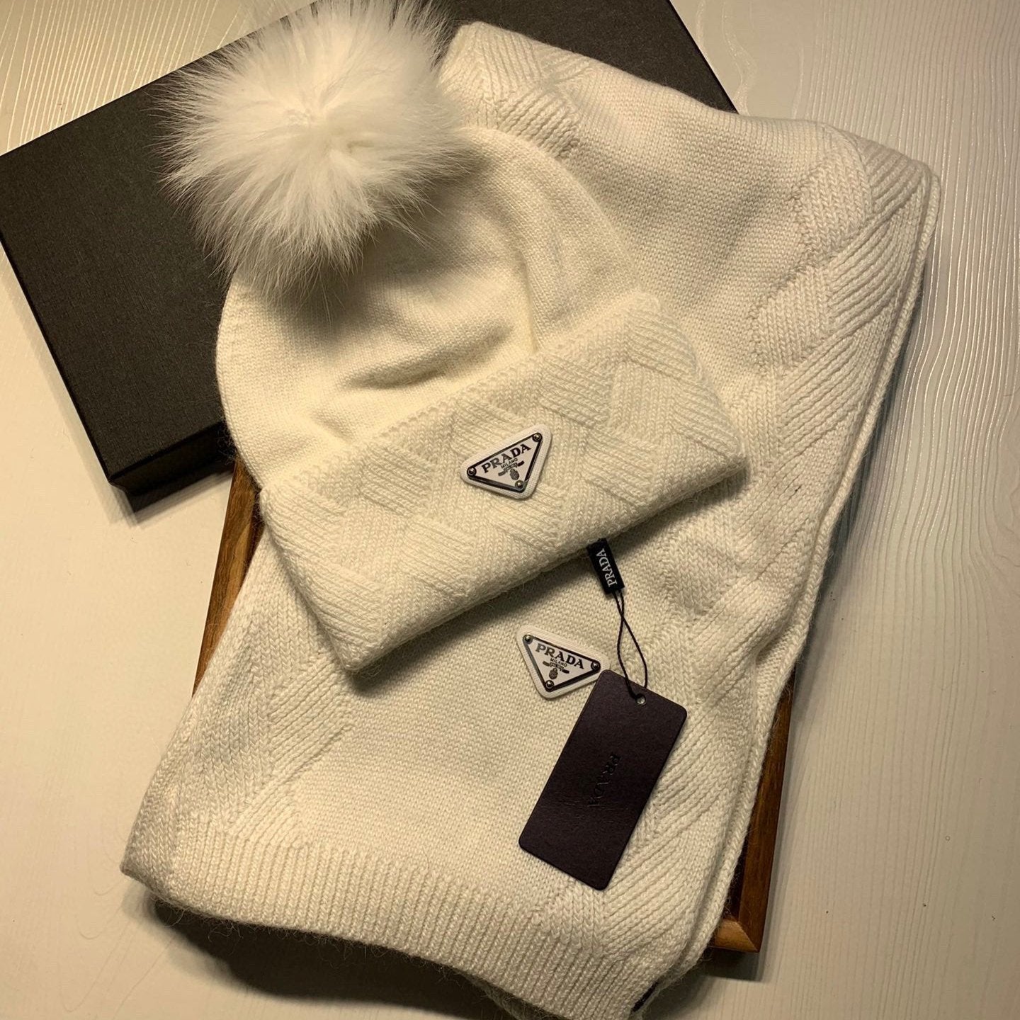 PRADA SET SCARF AND HAT IN WHITE WOOL AND RABBIT FUR 416368